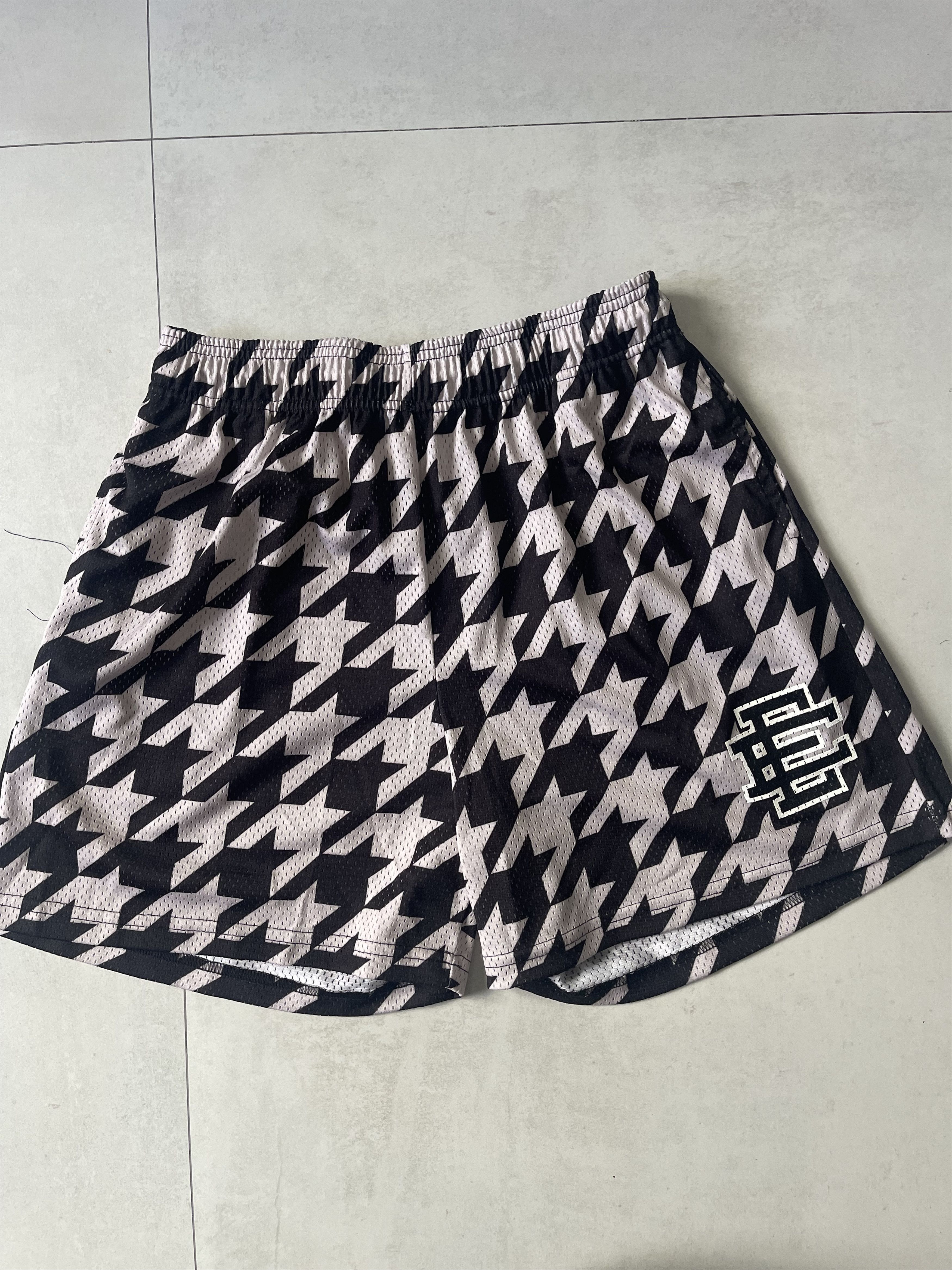Eric Emanuel Eric Emmanuel Black & White Rare Star Shorts XL Size US 34 / EU 50 - 1 Thumbnail