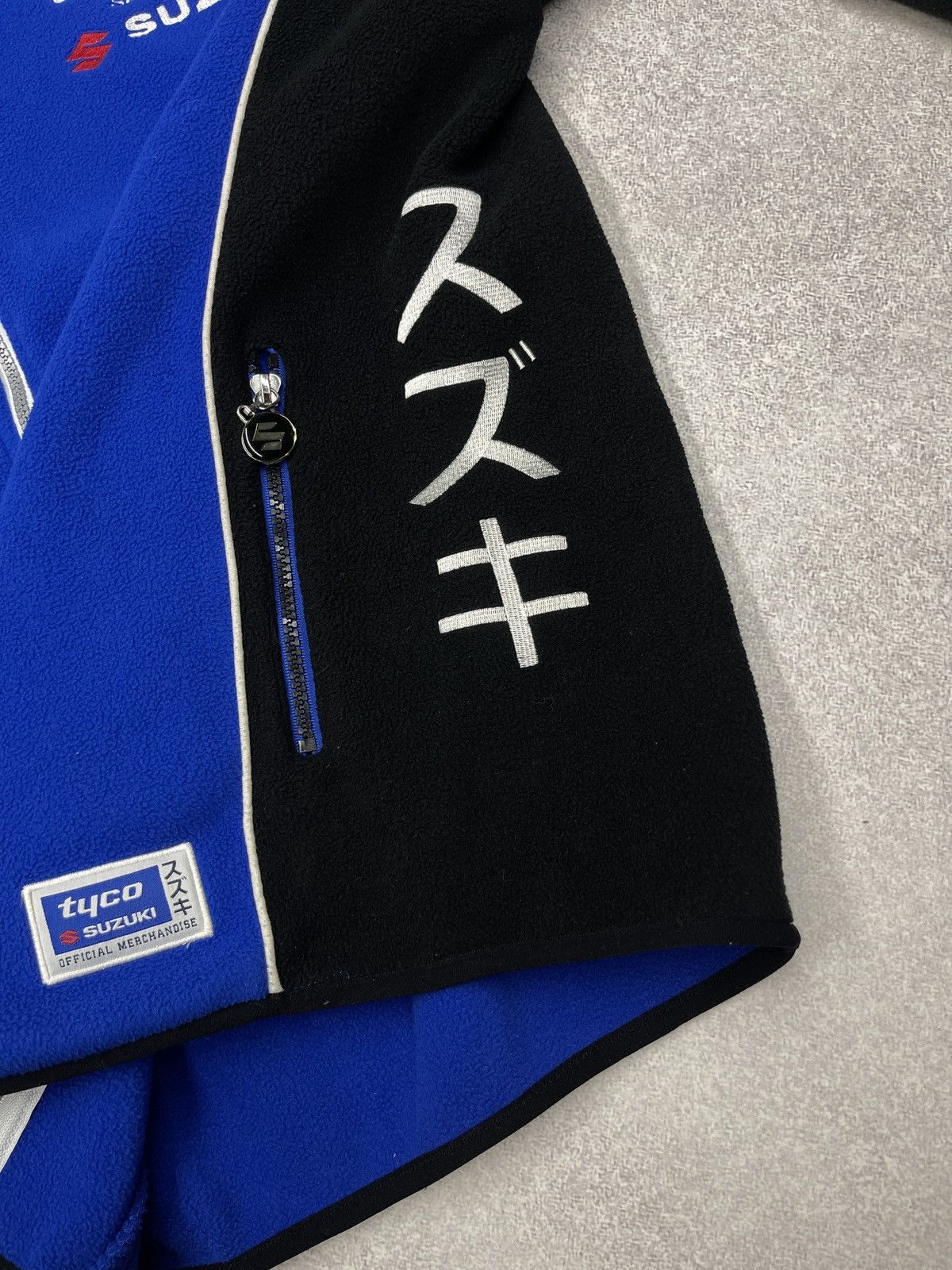 Formula 1 Suzuki Tyco TAS Racing Team Fleece Jacket GSX-R Castrol Size US L / EU 52-54 / 3 - 11 Thumbnail