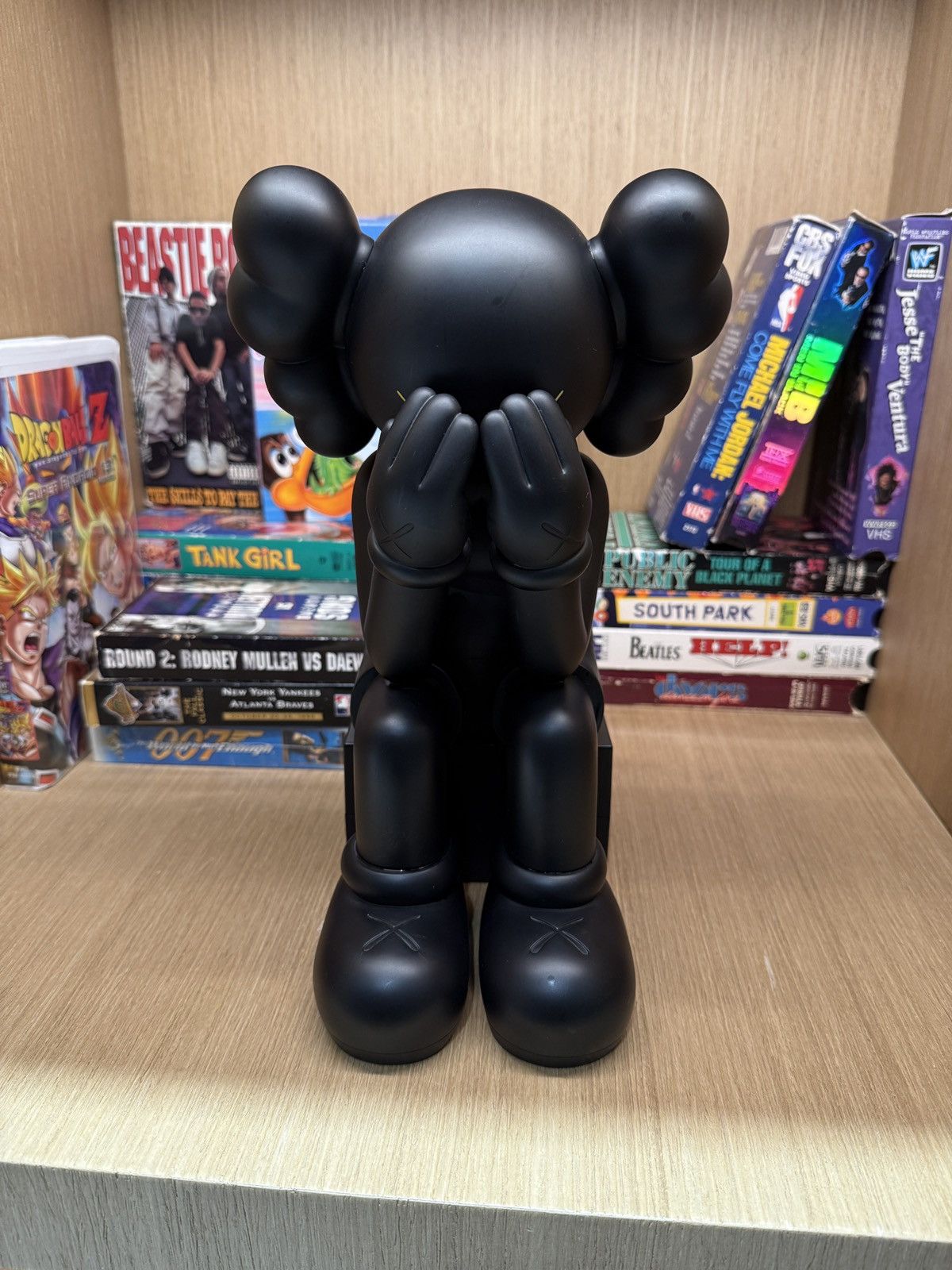 Kaws 2013 Kaws Passing Through Companion Black Figure with Box Size ONE SIZE - 3 Thumbnail