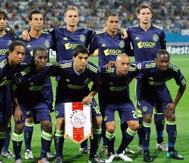 Adidas AJAX AMSTERDAM 2010 2011 AWAY FOOTBALL SHIRT SOCCER JERSEY Size US S / EU 44-46 / 1 - 9 Thumbnail