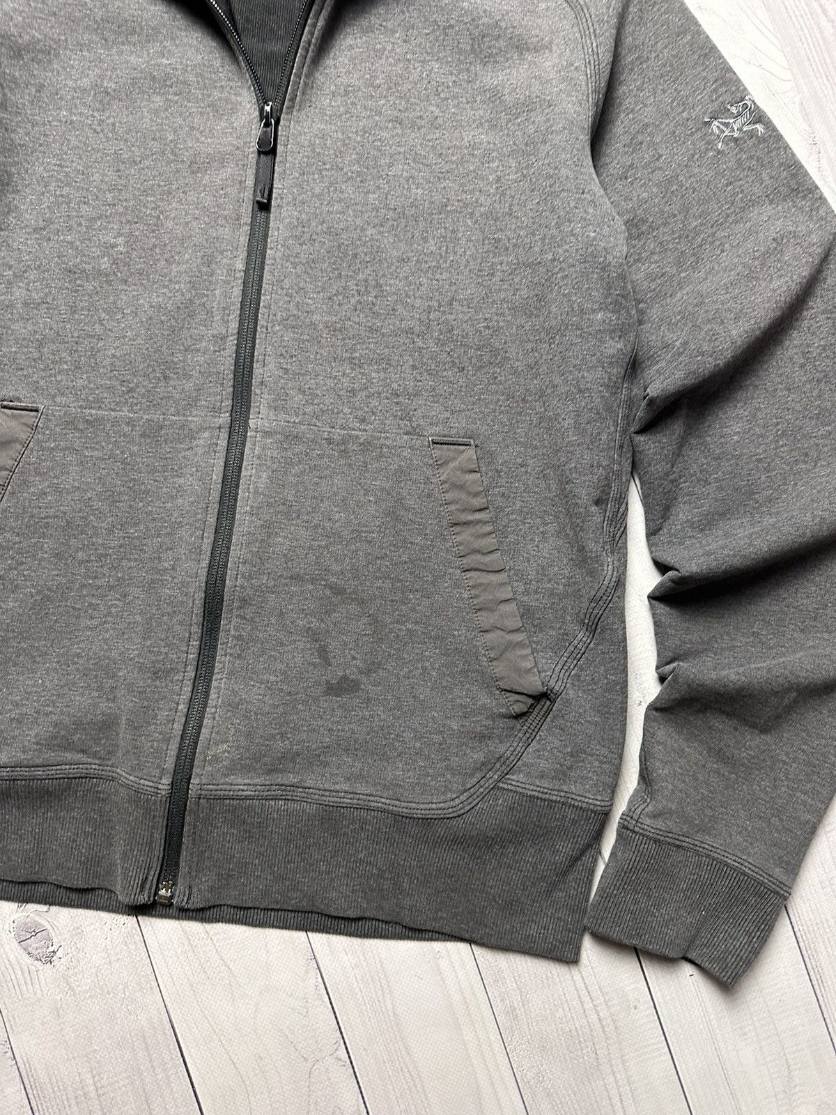 Arc'teryx × Vintage Vintage Arcteryx zip hoodie size M distressed logo Size US M / EU 48-50 / 2 - 3 Thumbnail