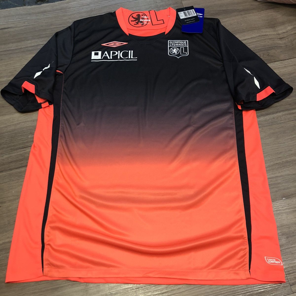 Lyon 09/10 away shirt (Bnwt)