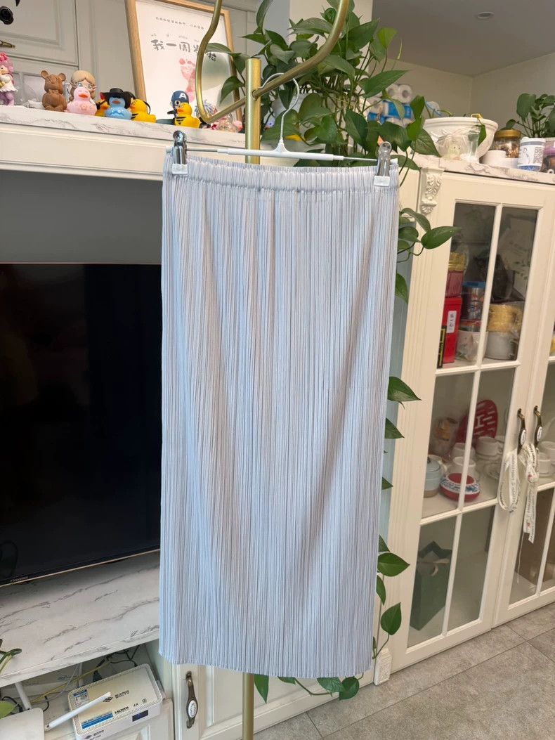 Issey Miyake Issey Miyake size:2 Light grey pleated skirt Size 42" / US 20 - 5 Thumbnail