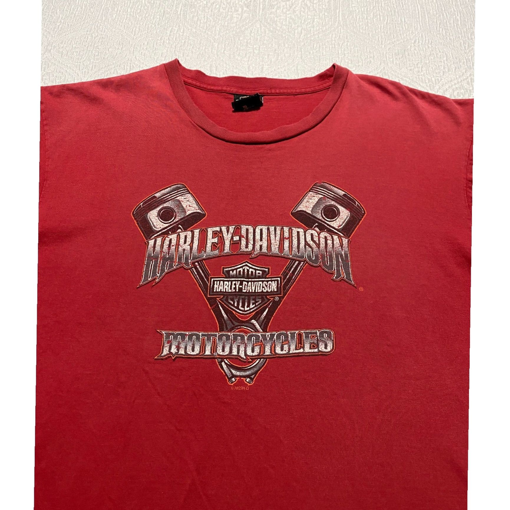 Harley Davidson VINTAGE Harley-Davidson Tee 2XL Red Crew Neck Short Sleeve Pistons Eagle Graphic 2005 Orlando Florida Mens Size US XXL / EU 58 / 5 - 7 Thumbnail