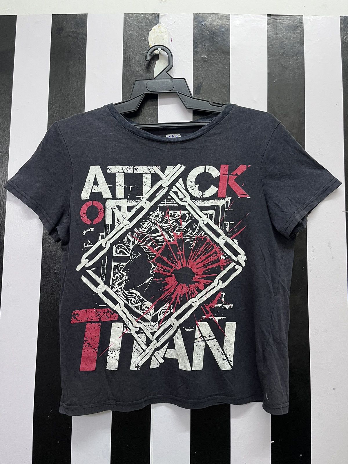 Vintage Attack on titan black tee Size US S / EU 44-46 / 1 - 1 Thumbnail