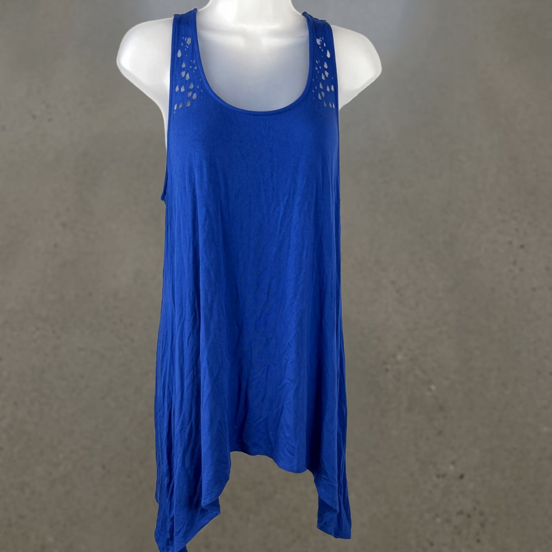 Vintage Carmen Marc Valvo Tank Top Womens L Blue Laser Cut Sleeveless Asym Hem Rayon Size L / US 10 / IT 46 - 1 Thumbnail