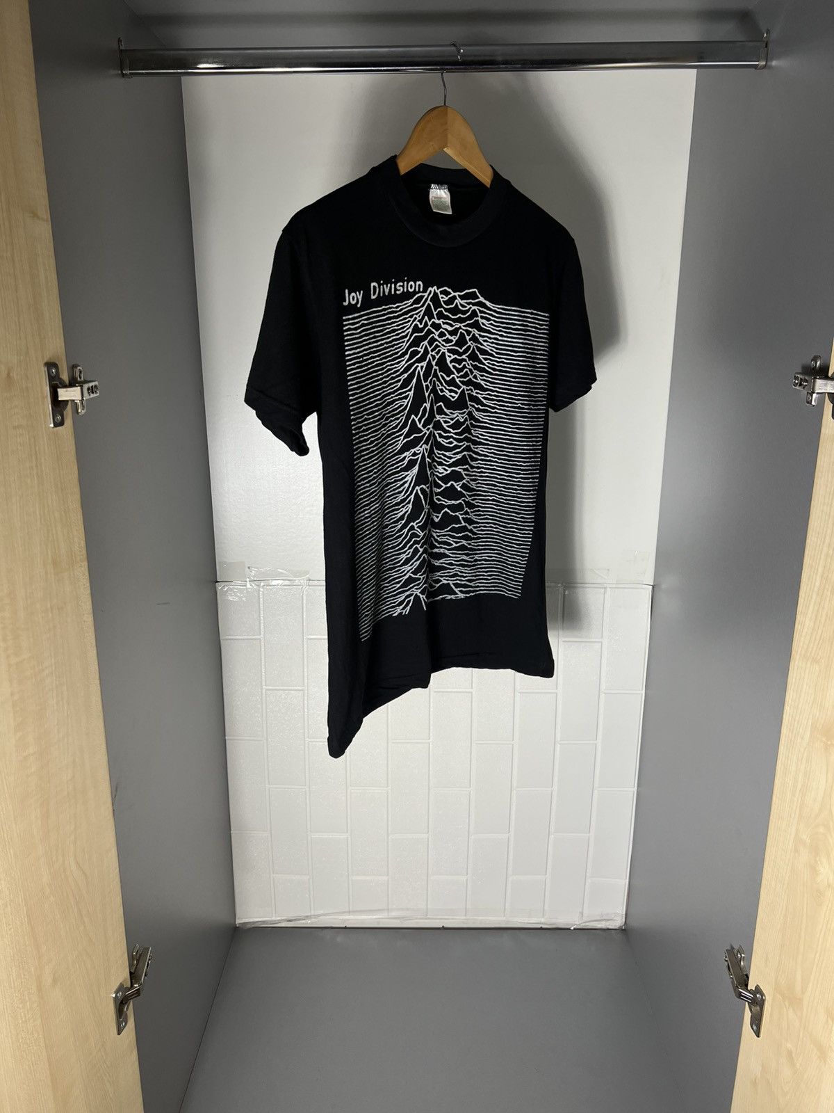 Band Tees VINTAGE JOY DIVISION RETRO ROCK T-SHIRT WORLD TOUR Y2K 90s Size US M / EU 48-50 / 2 - 3 Thumbnail