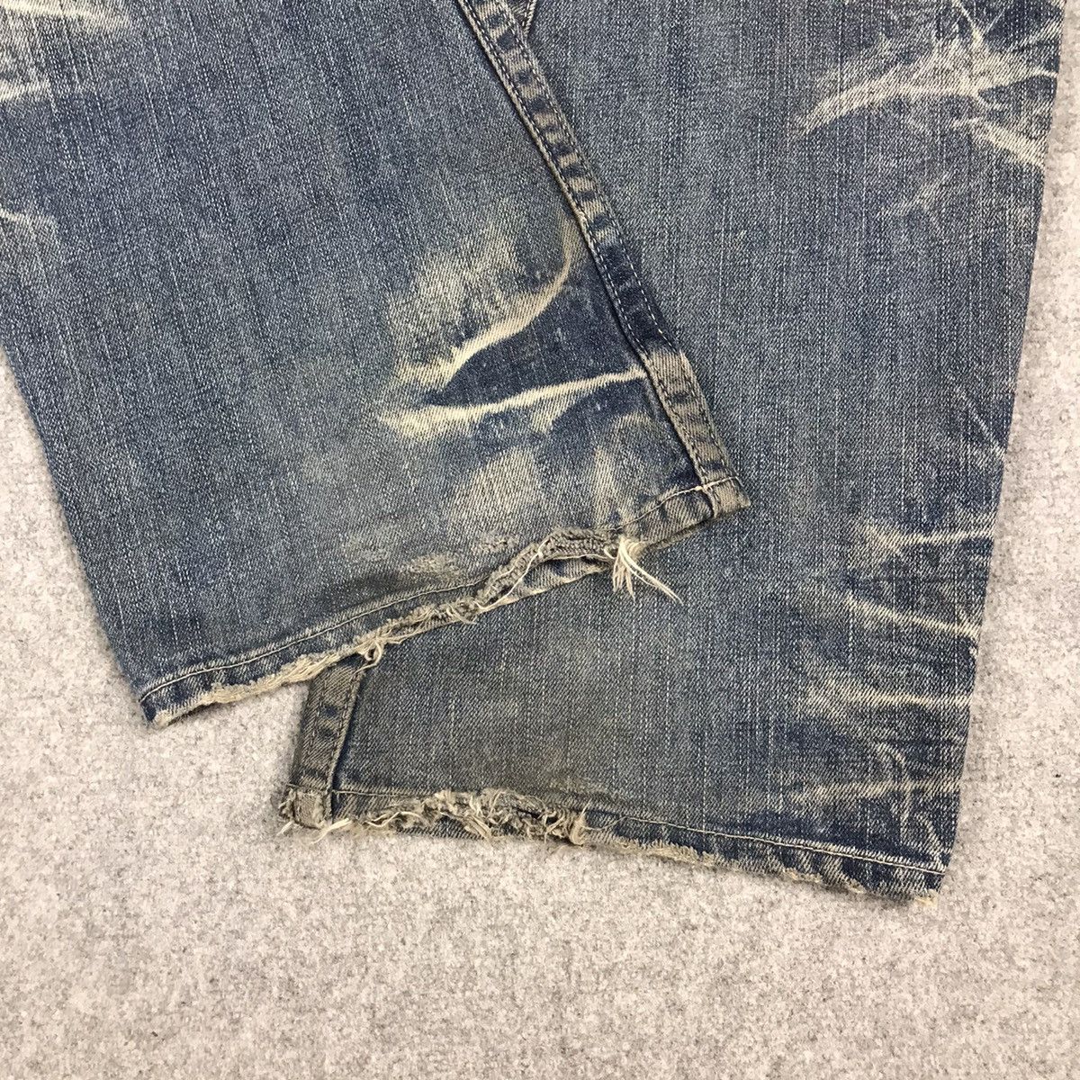 If Six Was Nine × Le Grande Bleu (L.G.B.) FALRE DENIM RATTLE TRAP BOOTCUT DISTRESSED DENIM PANTS Size US 30 / EU 46 - 13 Thumbnail
