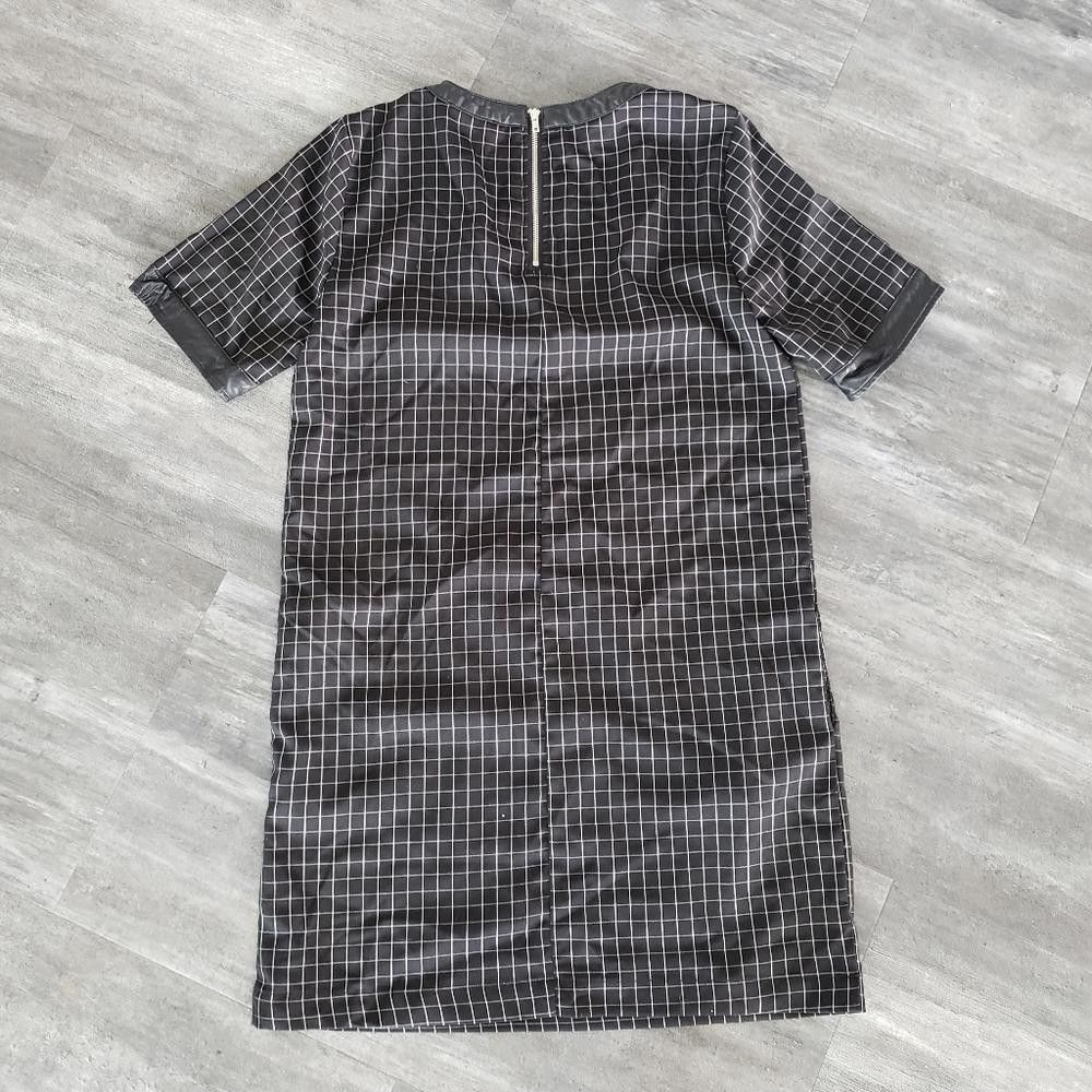 Designer Black Boxy Detailed Very J Short Sleeve Mini Size S / US 4 / IT 40 - 2 Thumbnail