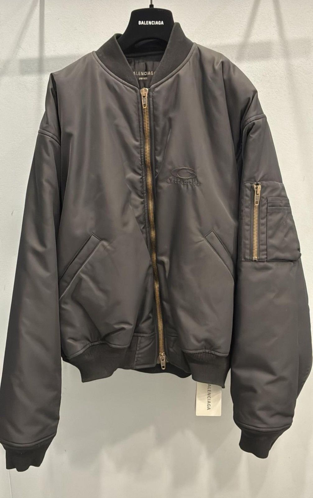 Balenciaga Black Round Bomber with logo in black Size US L / EU 52-54 / 3 - 1 Thumbnail
