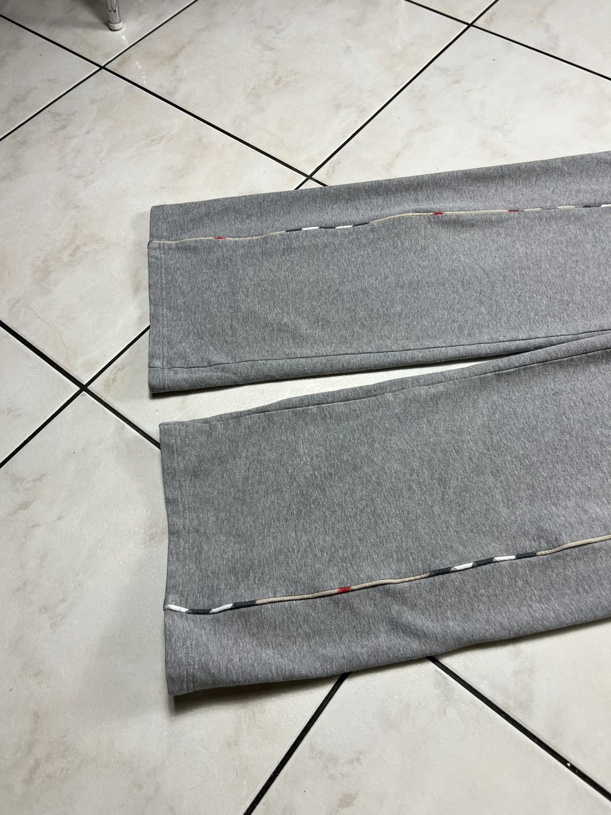 Burberry Vintage Burberry y2k juicy stripe check baggy sweatpants Size 27" / US 4 / IT 40 - 12 Thumbnail