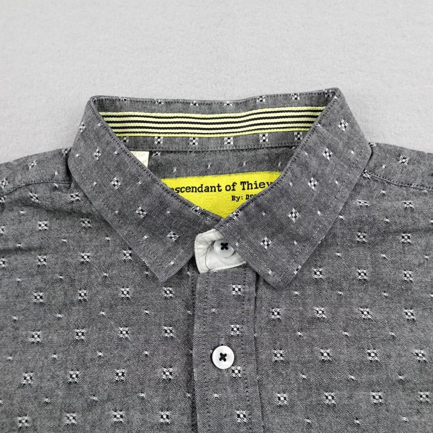 Vintage Descendant Of Thieves Shirt Mens XL Gray Chambray Geometric Limited Edition Casual Summer Casual Mens XL Gray Chambray Geometric Limited Edition Shirt Size US XL / EU 56 / 4 - 2 Thumbnail