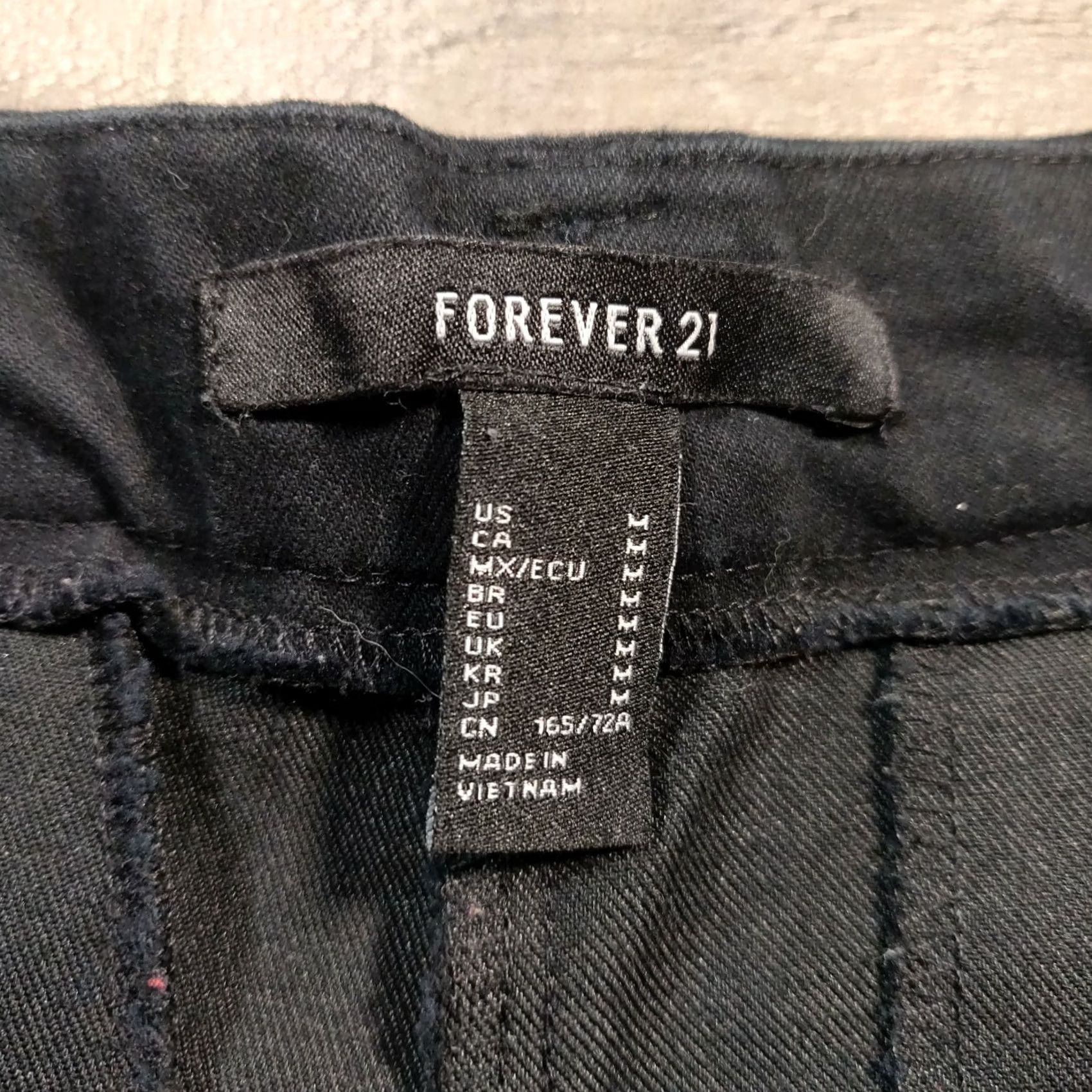 Forever 21 FOREVER 21 Pants Womens M Black Chino Mid Rise Straight Crop Flat Front Size 32" / US 10 / IT 46 - 3 Thumbnail