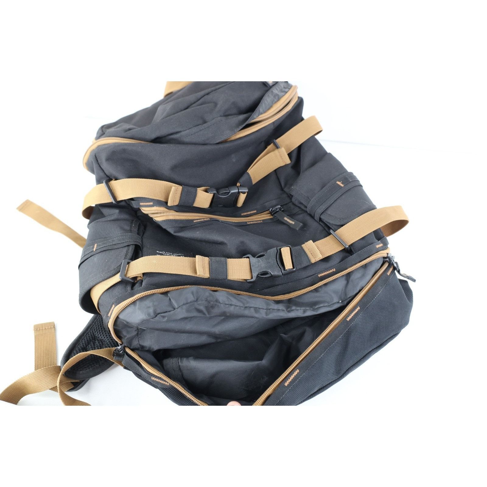 DC Vintage DC Shoes Skateboarding Top Loader Backpack Book Bag Size ONE SIZE - 13 Thumbnail