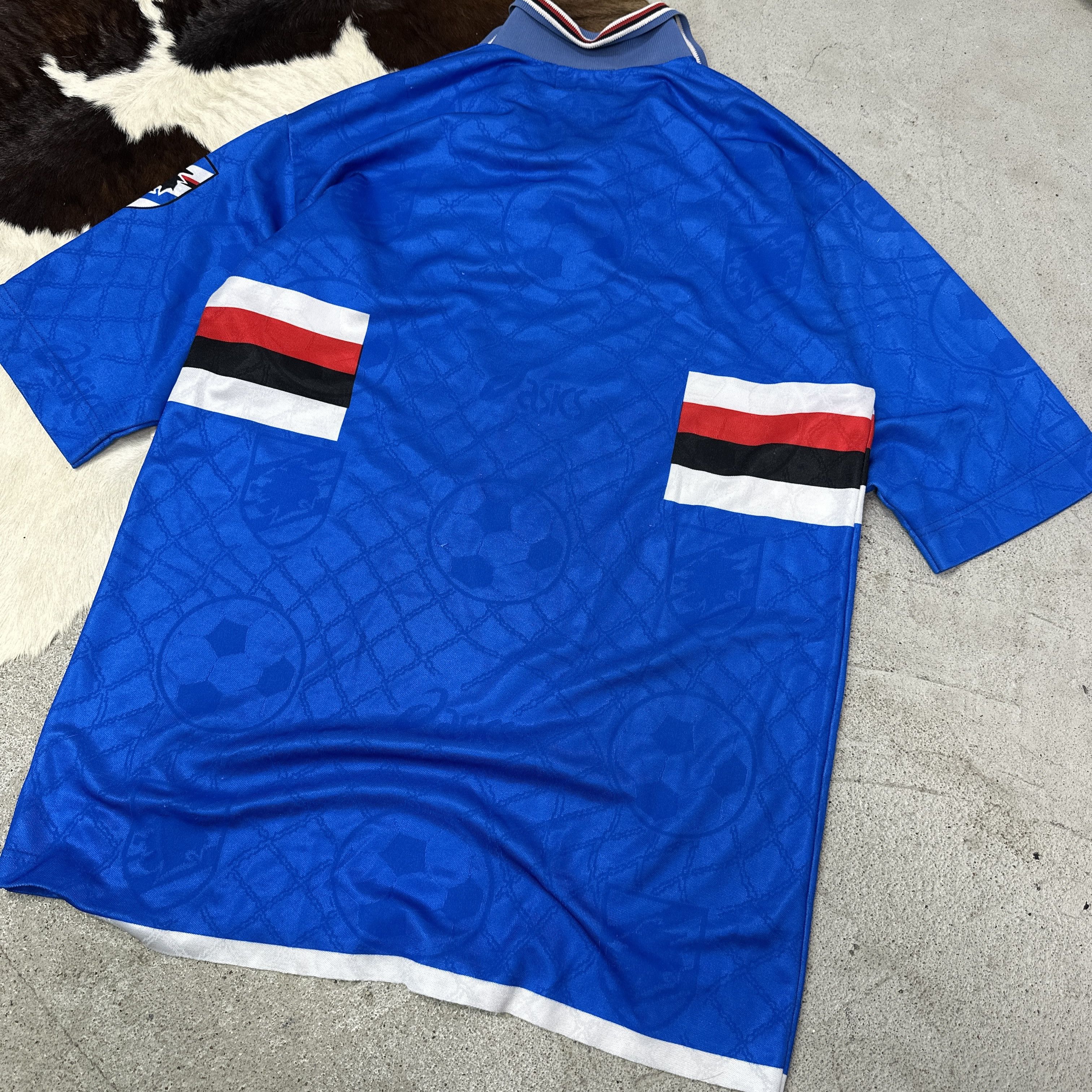 Asics Vintage Sporty Asics Sampdoria 94/95 Home Jersey Y2K Size US L / EU 52-54 / 3 - 6 Thumbnail