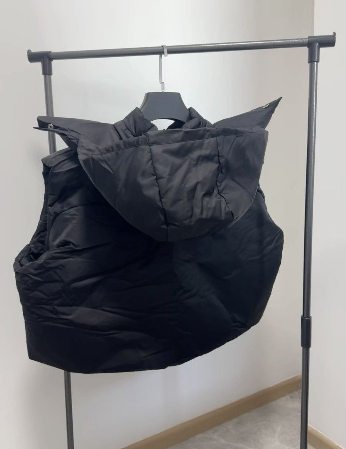 SPENCER BADU 【Spencer Badu】Black Down Vest, Brand New with Tags Size US XL / EU 56 / 4 - 4 Thumbnail