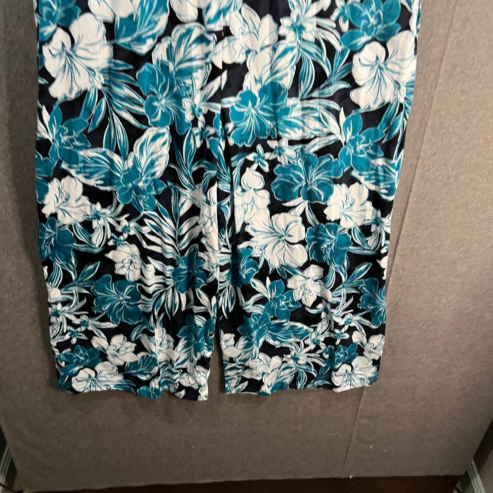 Other AnyBody Tall Lozy Knit Luxe V-Neck Gaucho Jumpsuit Tura Flo Size L / US 10 / IT 46 - 11 Thumbnail