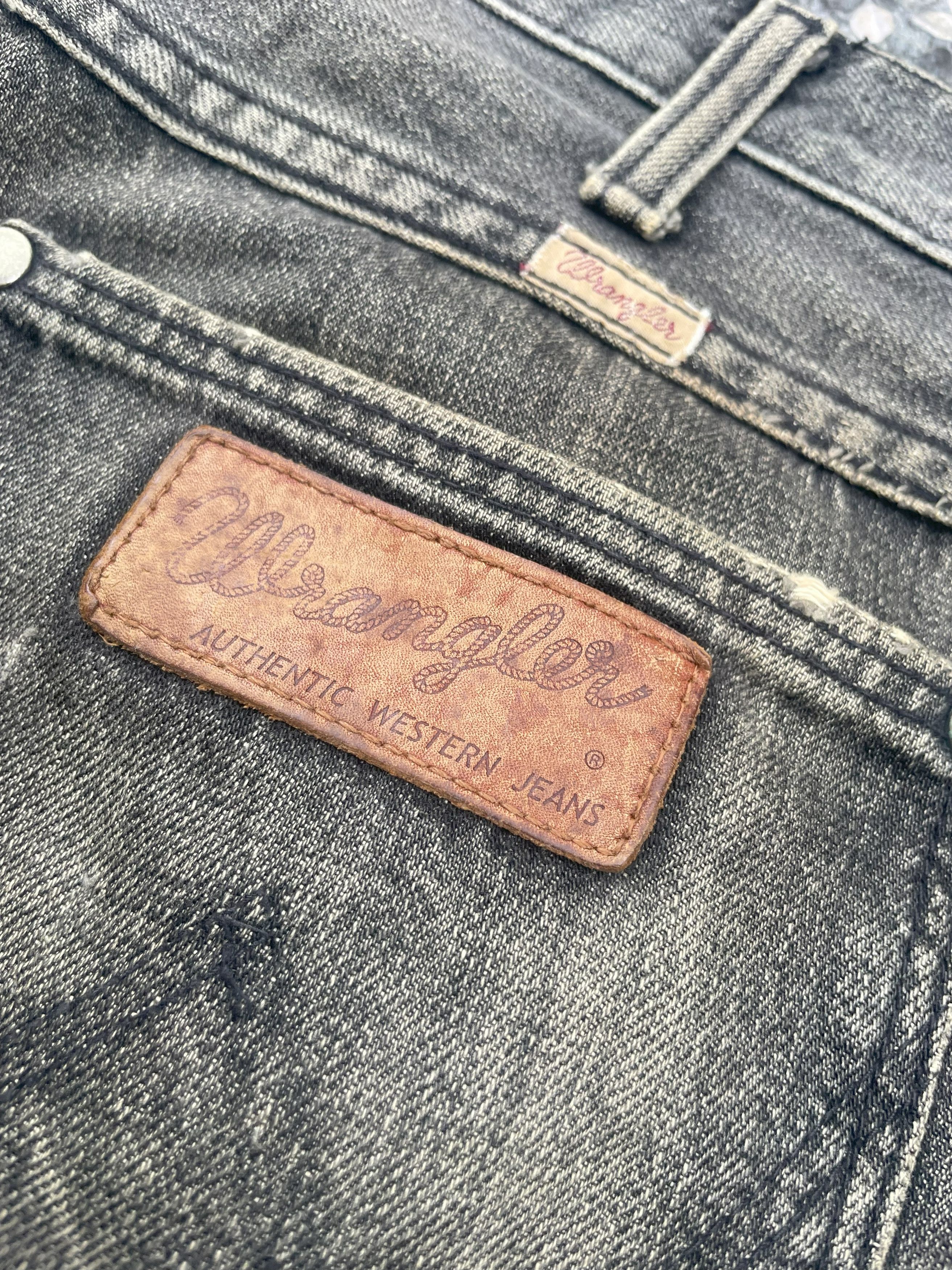 Wrangler Vintage 90's Wrangler Faded Distresed Size US 34 / EU 50 - 16 Thumbnail