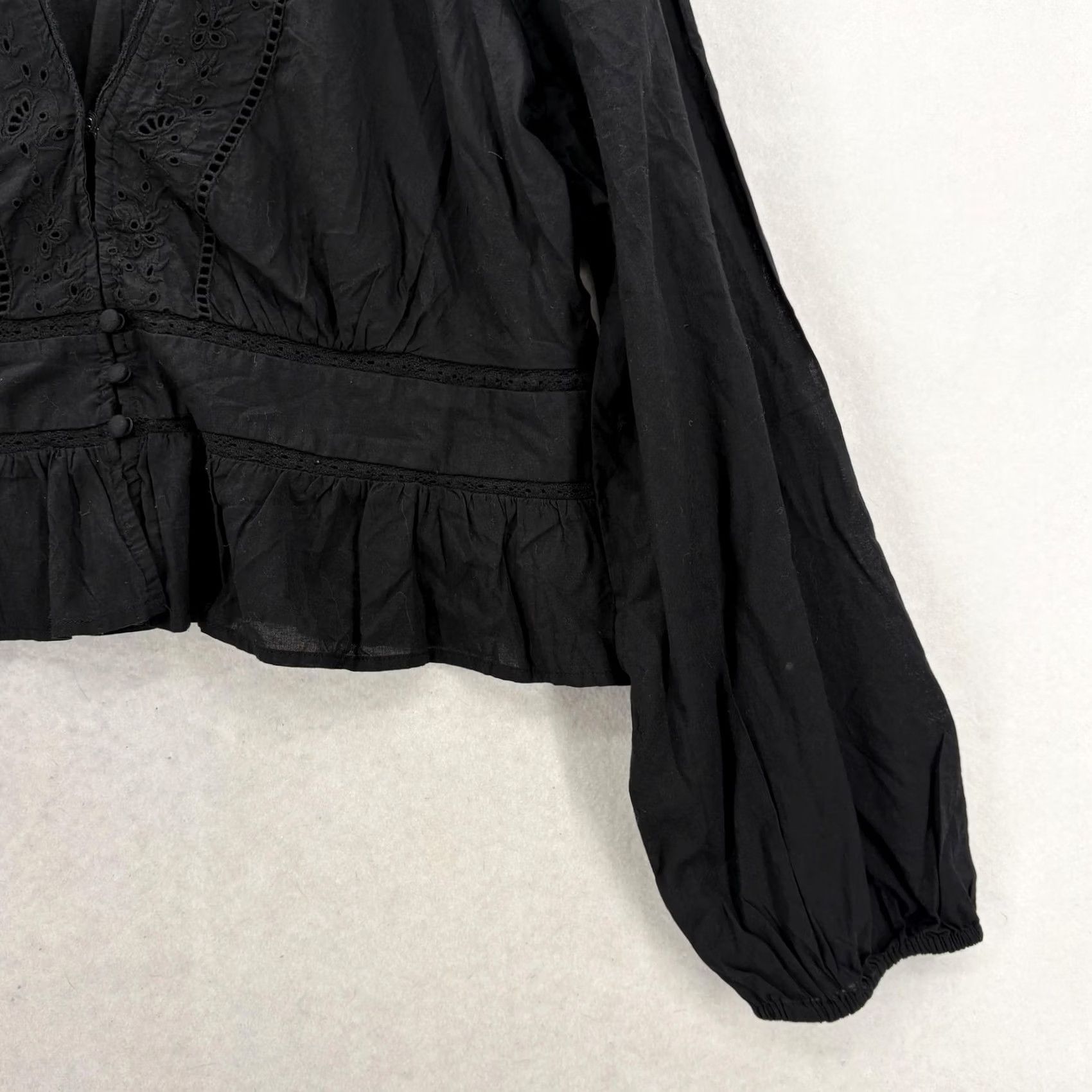 Vintage American Eagle Blouse Womens XL Black V Neck Long Sleeve Eyelet Ruffle Cropped Size XL / US 12-14 / IT 48-50 - 3 Thumbnail