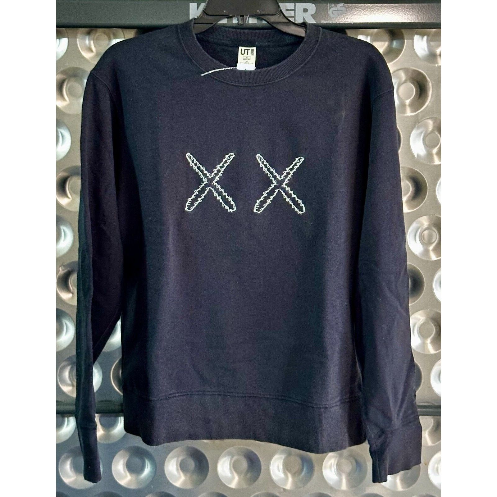 Uniqlo Kaws x Sesame Street Crewneck | Size Medium | UT Graphic Size US M / EU 48-50 / 2 - 1 Thumbnail