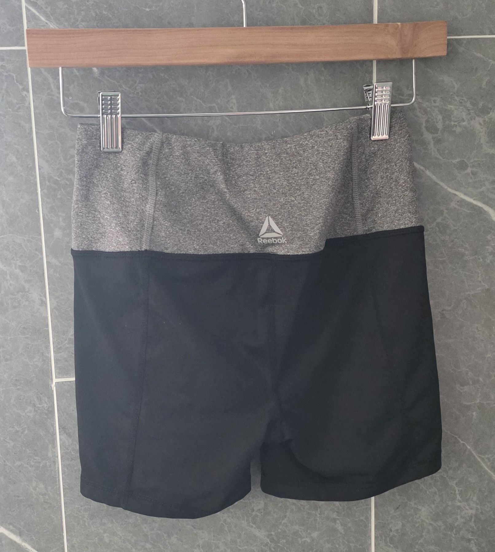 Reebok Reebok Uptown High Rise Compression Shorts Gray Black XS Size 24" / US 00 / IT 34 - 2 Thumbnail