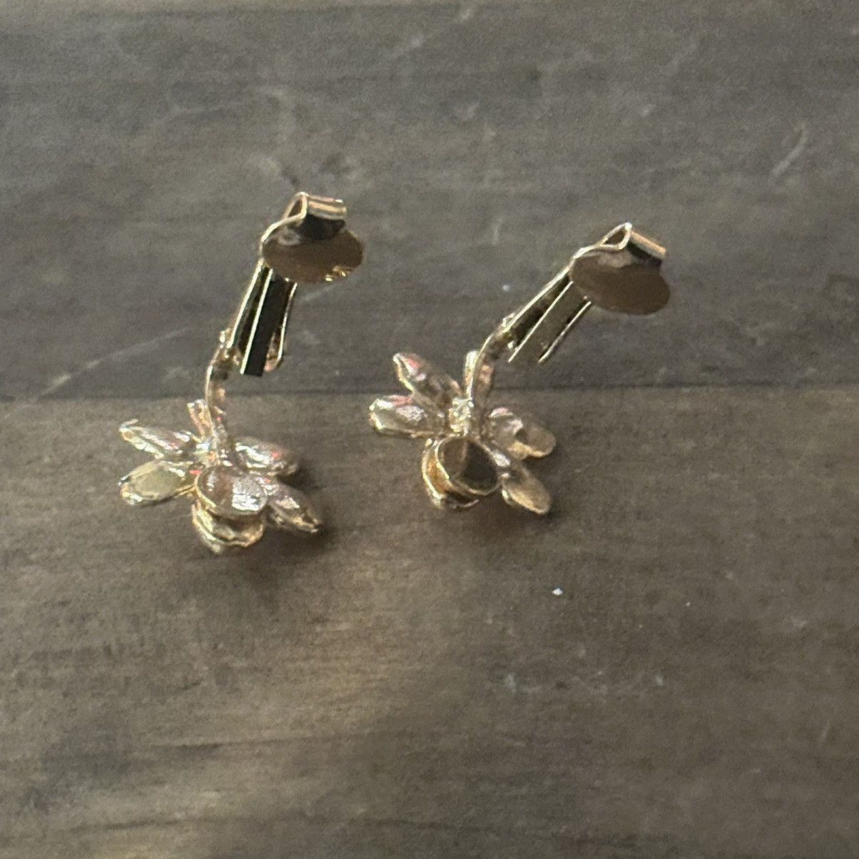 Vintage Vintage enamel flower clip on earrings Size ONE SIZE - 5 Thumbnail