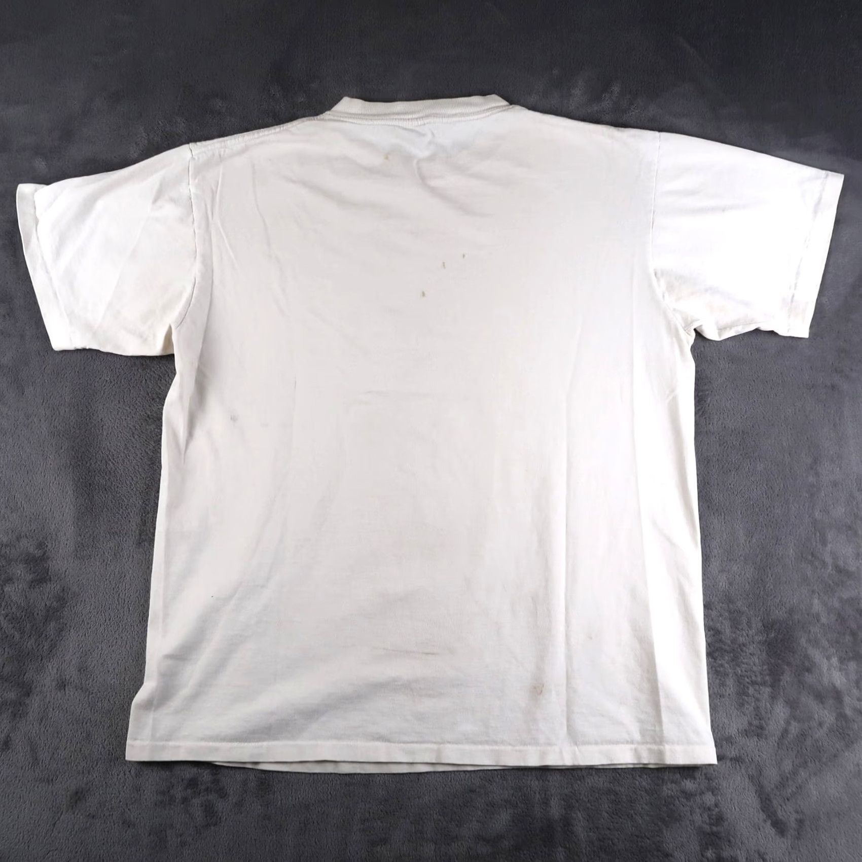 Vintage VINTAGE 90s Killer Abalone Strikes Newspaper T Shirt L White 90s Animals Mens Shirt Size US L / EU 52-54 / 3 - 2 Thumbnail