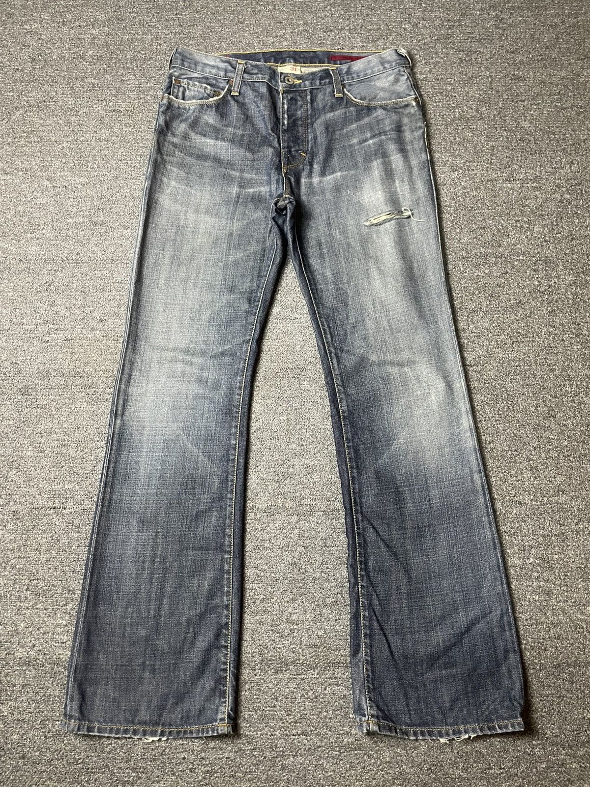 Banana Republic × Vintage Banana Republic Regular Fit Ripped Jeans (112) Size US 31 - 1 Thumbnail