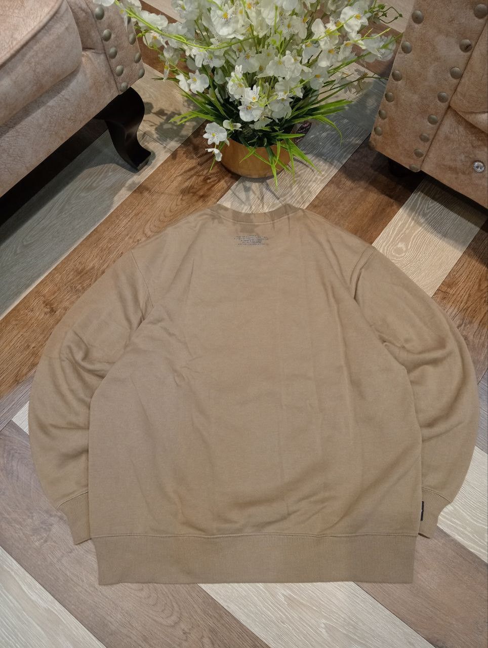 GU × Undercover GU X UNDERCOVER FLORAL ROSE OVERSIZED SWEATSHIRT - SIZE L Size US L / EU 52-54 / 3 - 11 Thumbnail
