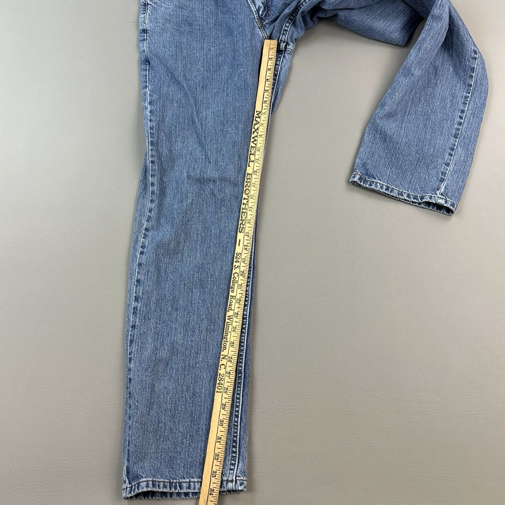 Harley Davidson Vintage Harley-Davidson Jeans Mens 34x34 Medium Wash Denim Straight Biker Y2K jeans Mens 34 Blue USA 90s Harley-Davidson Size US 34 / EU 50 - 2 Thumbnail