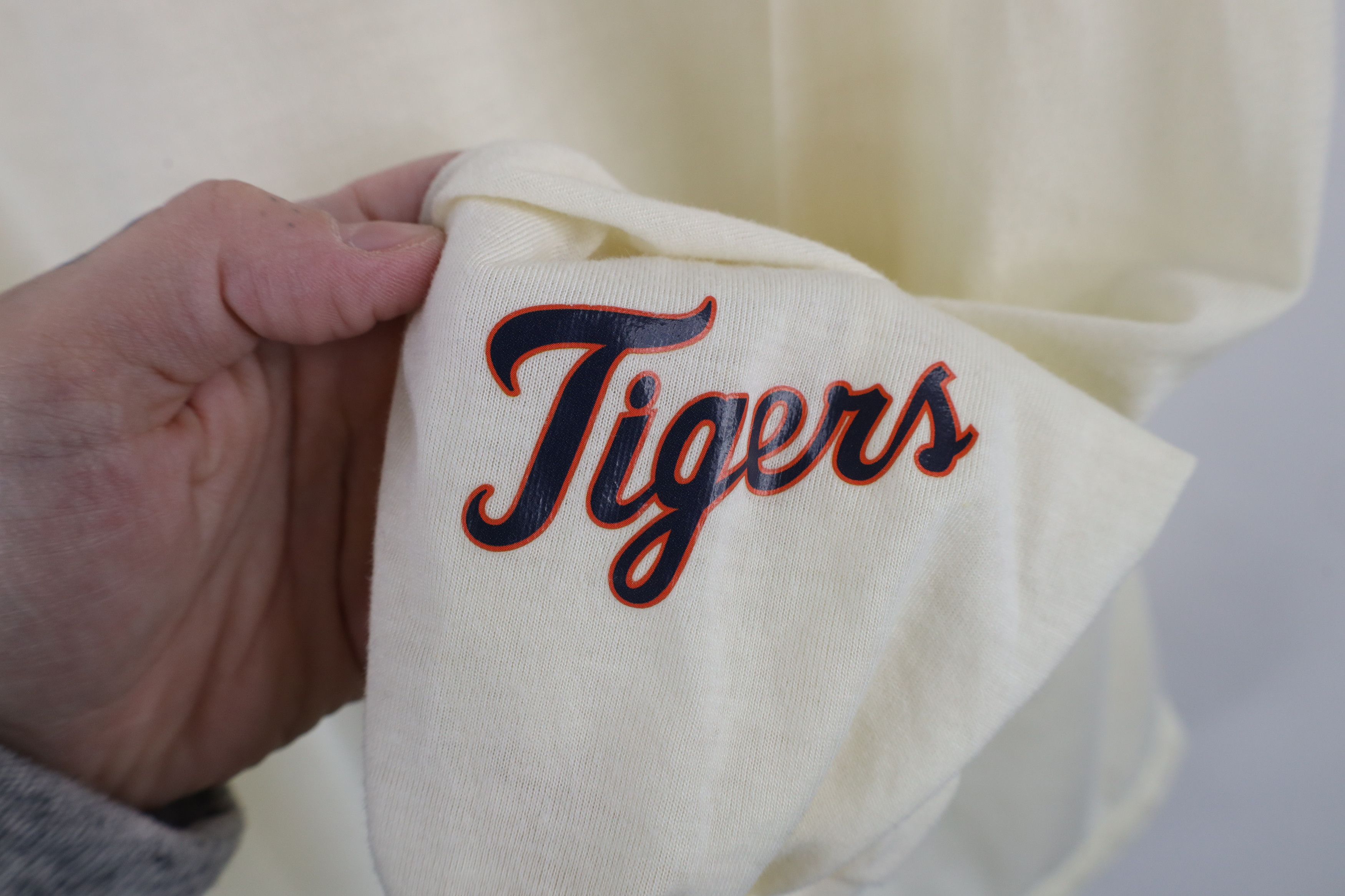 Vintage Vintage Y2K Tigers Baseball Long Sleeve T-Shirt Cream Size US XL / EU 56 / 4 - 5 Thumbnail