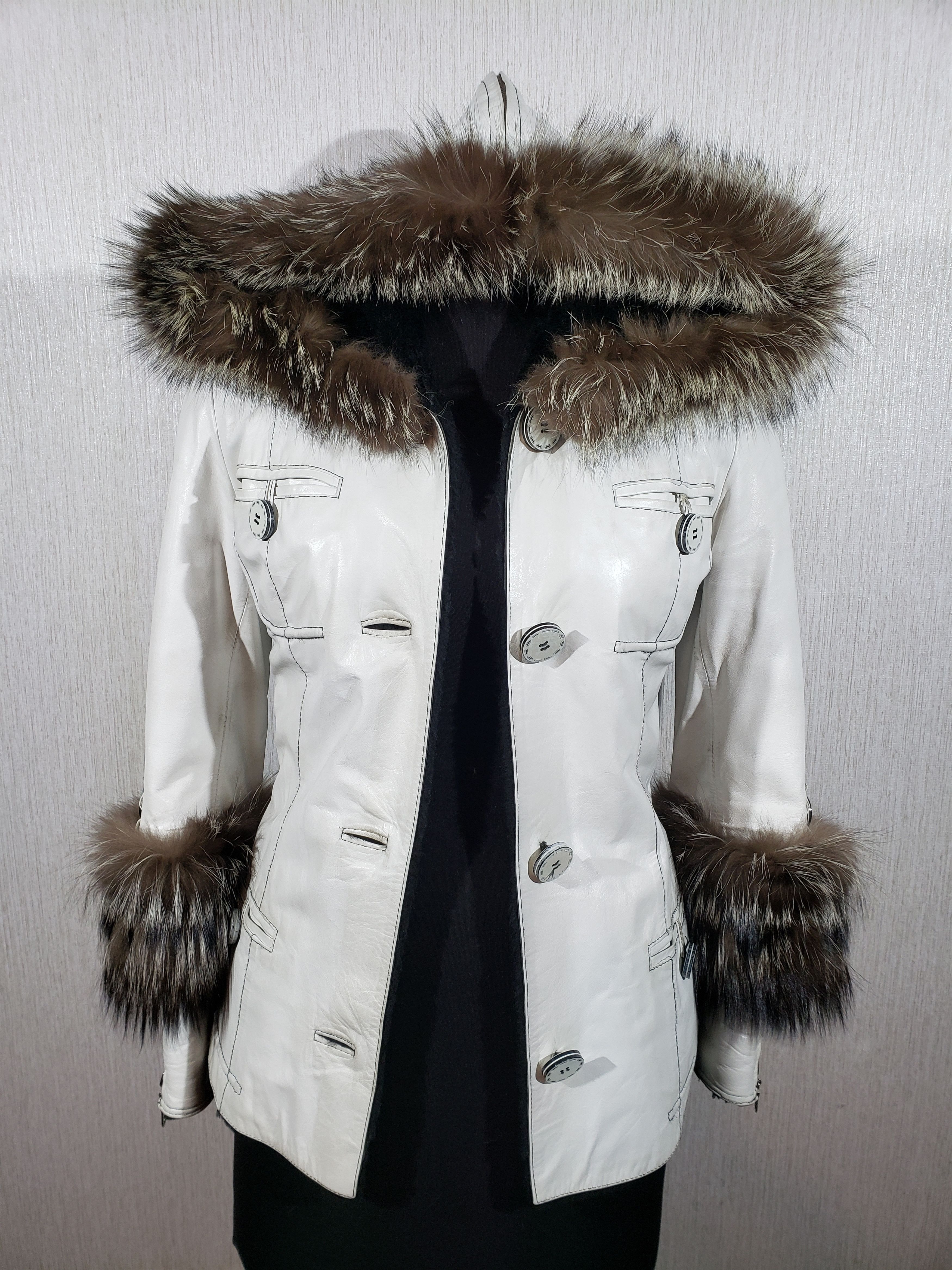 Other Wonderful women's warm fur jacket with a hood. Size S / US 4 / IT 40 - 1 Thumbnail