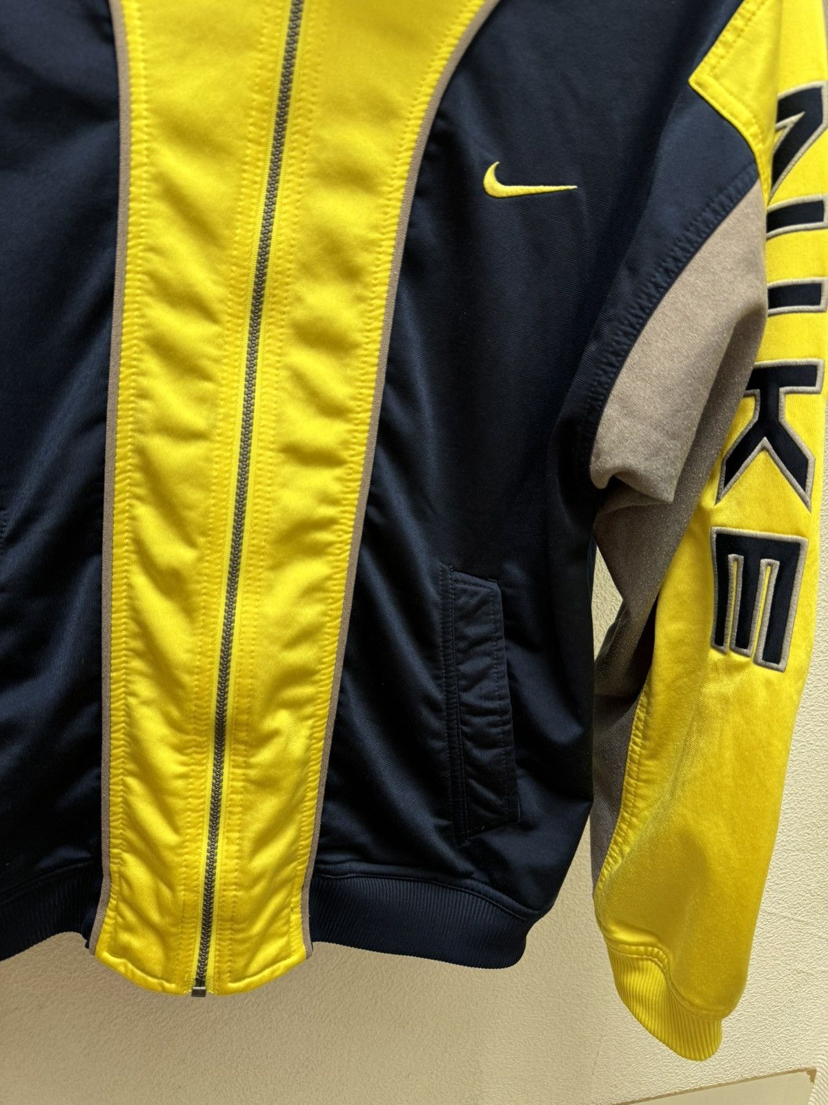 Nike Nike vintage bomber fullzip 1990th M sz Size US M / EU 48-50 / 2 - 5 Thumbnail
