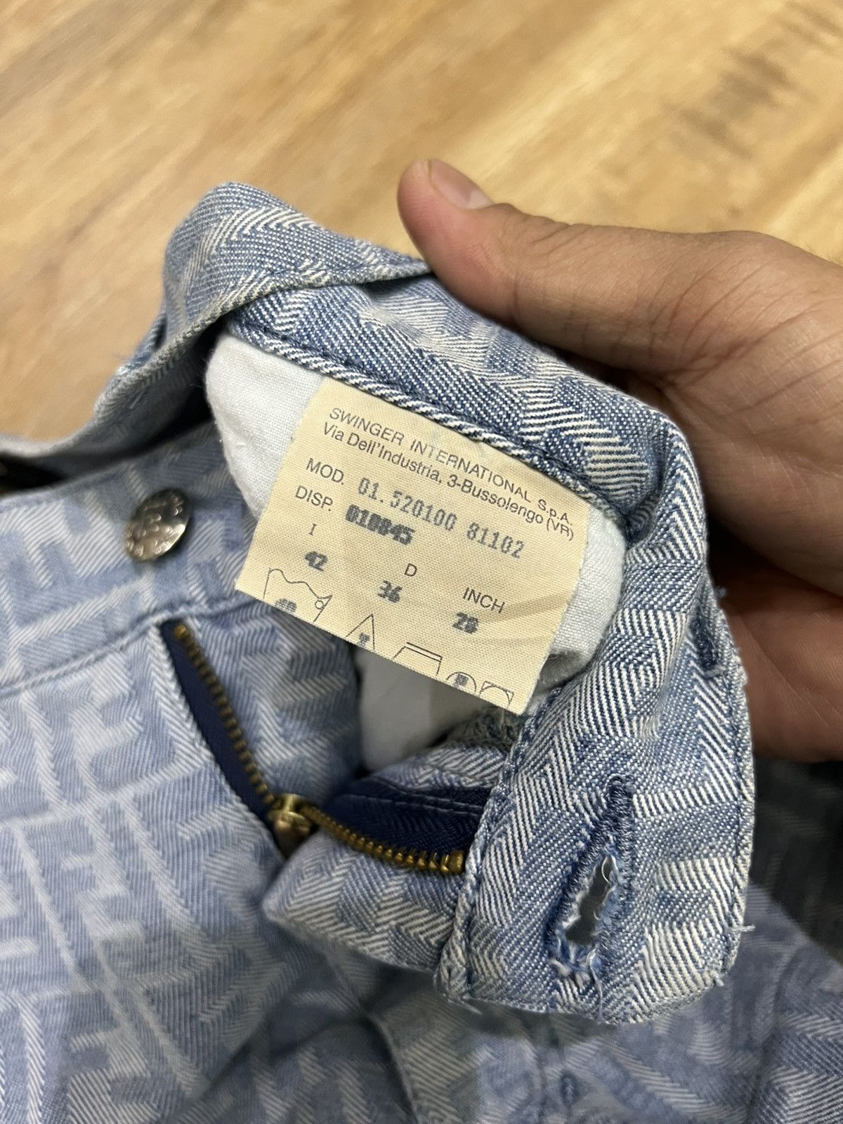 Fendi VINTAGE FENDI MONOGRAM ITALIAN DESIGNER JEANS DENIM Size US 26 / EU 42 - 12 Thumbnail