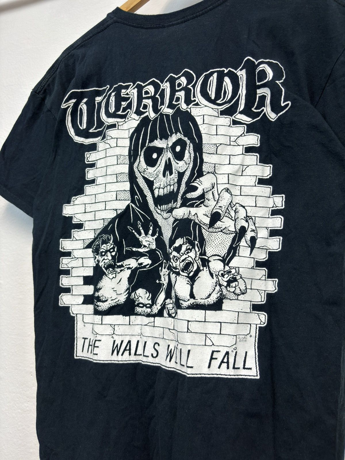Band Tees × Vintage Vintage Terror The Wall Will Fall Hardcore Band USA T shirt Size US XL / EU 56 / 4 - 2 Thumbnail