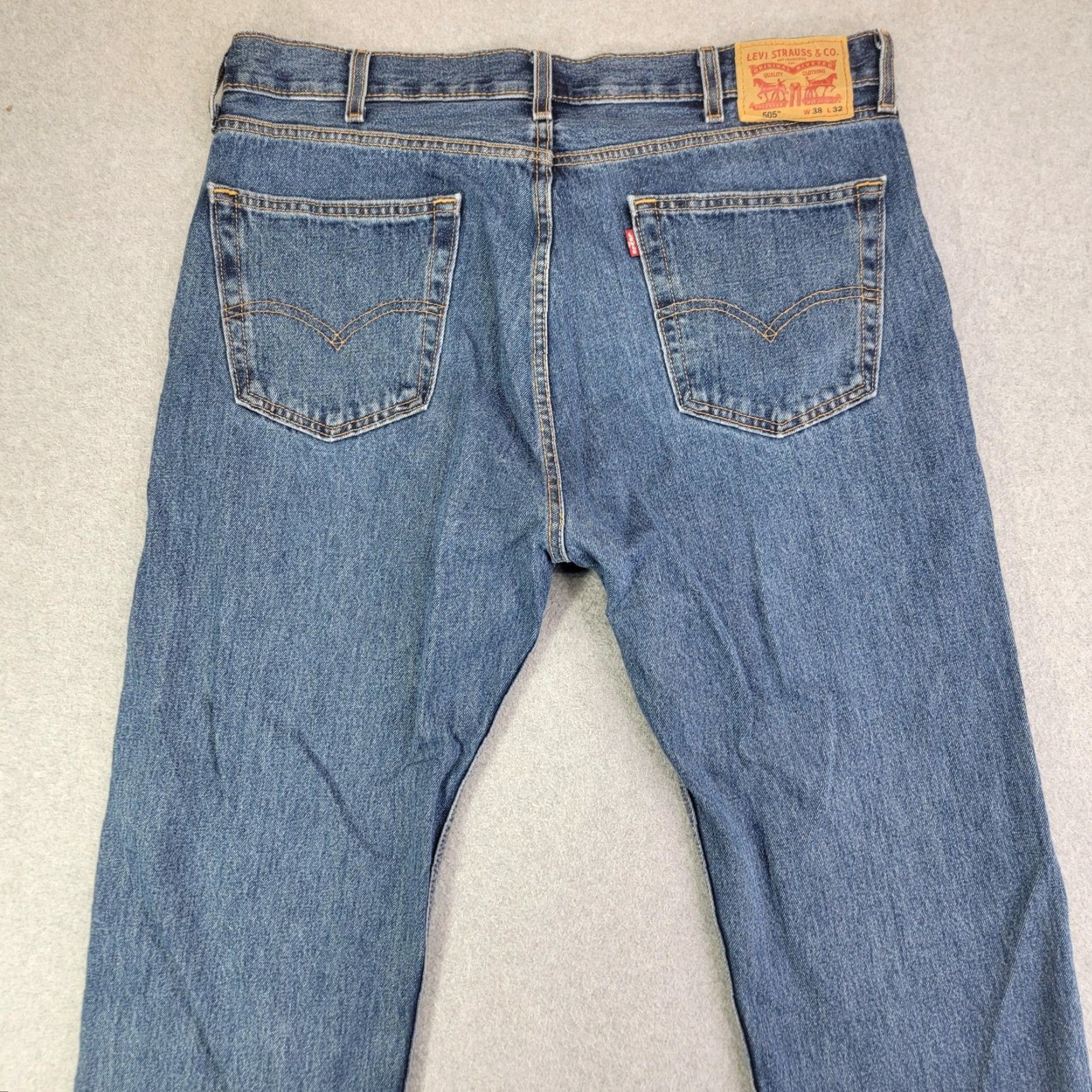 Levi's Levi's 505 Jeans Mens 38x32 Blue Regular Straight Denim Pants Regular Fit Medium Wash Casual Pants Mens Levi's 505 Jeans Size US 38 / EU 54 - 4 Thumbnail