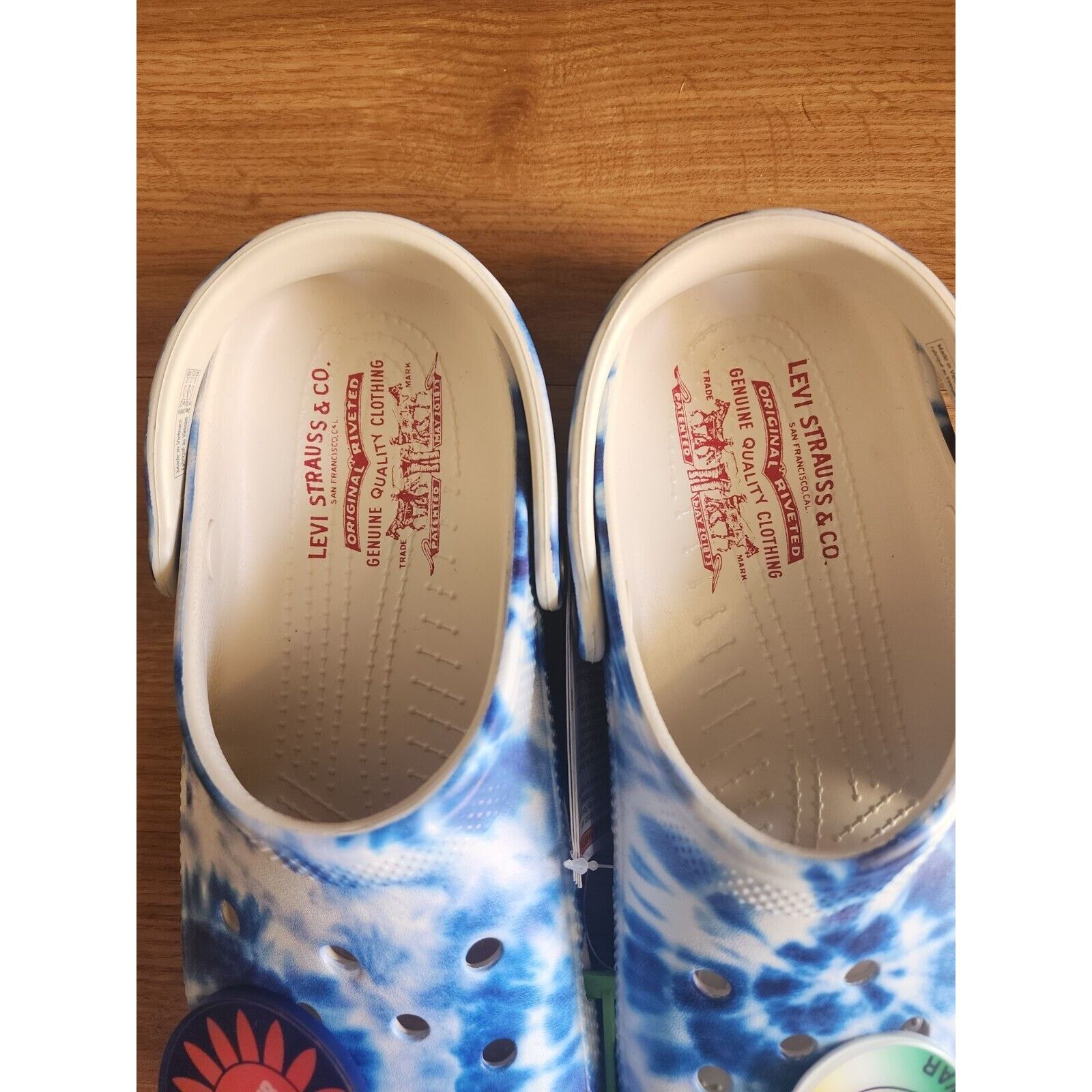 Crocs LEVIS X CROCS Classic Clogs Limited Edition M10/W12 Flower Size US 10 / EU 43 - 4 Thumbnail
