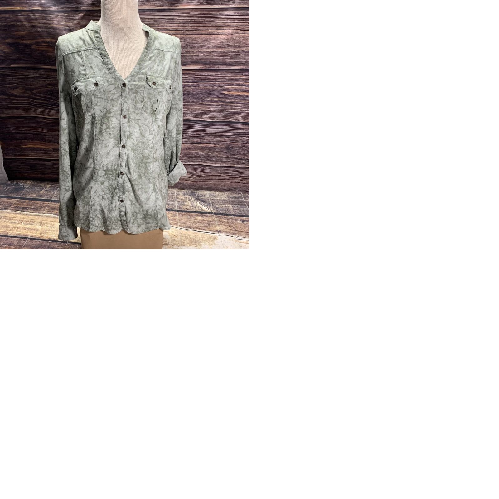 Vintage Maurices Button-Up Shirt Women’s Medium Long Sleeve V-Neck Green Tie Die Button-Up Shirt Womens Medium Green Tie Die Size M / US 6-8 / IT 42-44 - 9 Thumbnail