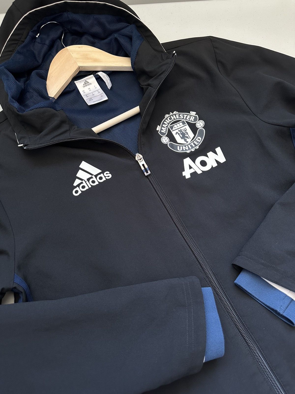 Adidas Adidas Manchester United Lightweight Jacket Hooded Size US XS / EU 42 / 0 - 5 Thumbnail