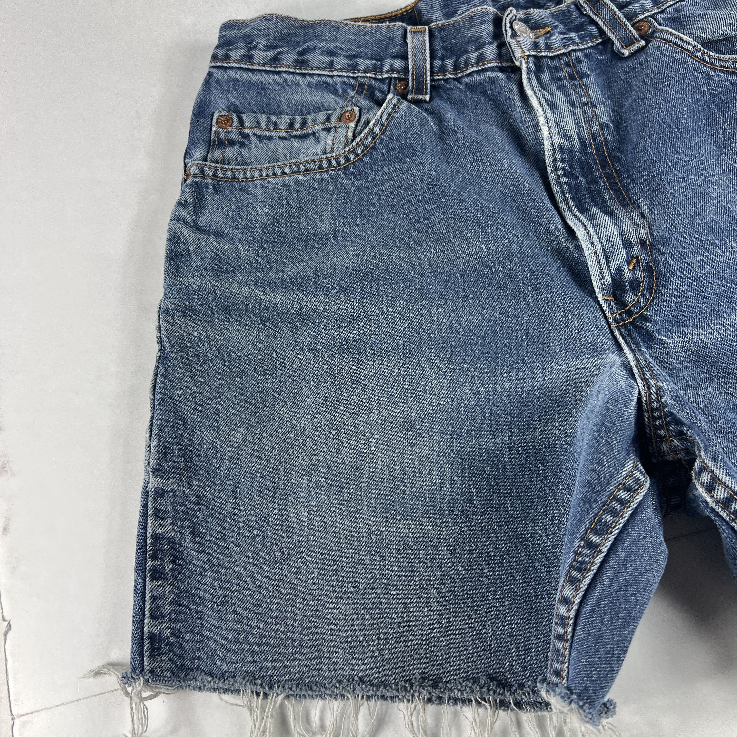 Levi's Y2K Levi's Jean Shorts 550 Faded Cut Off Raw Hem Denim Jorts Size US 33 - 2 Thumbnail
