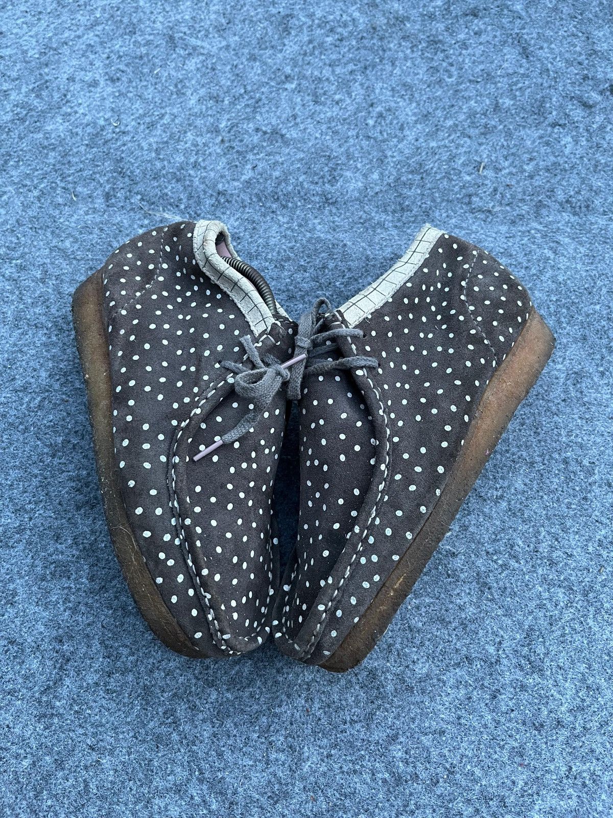 Clarks Clarks wallabee polka dot grey mod high top Size US 8 / EU 41 - 2 Thumbnail