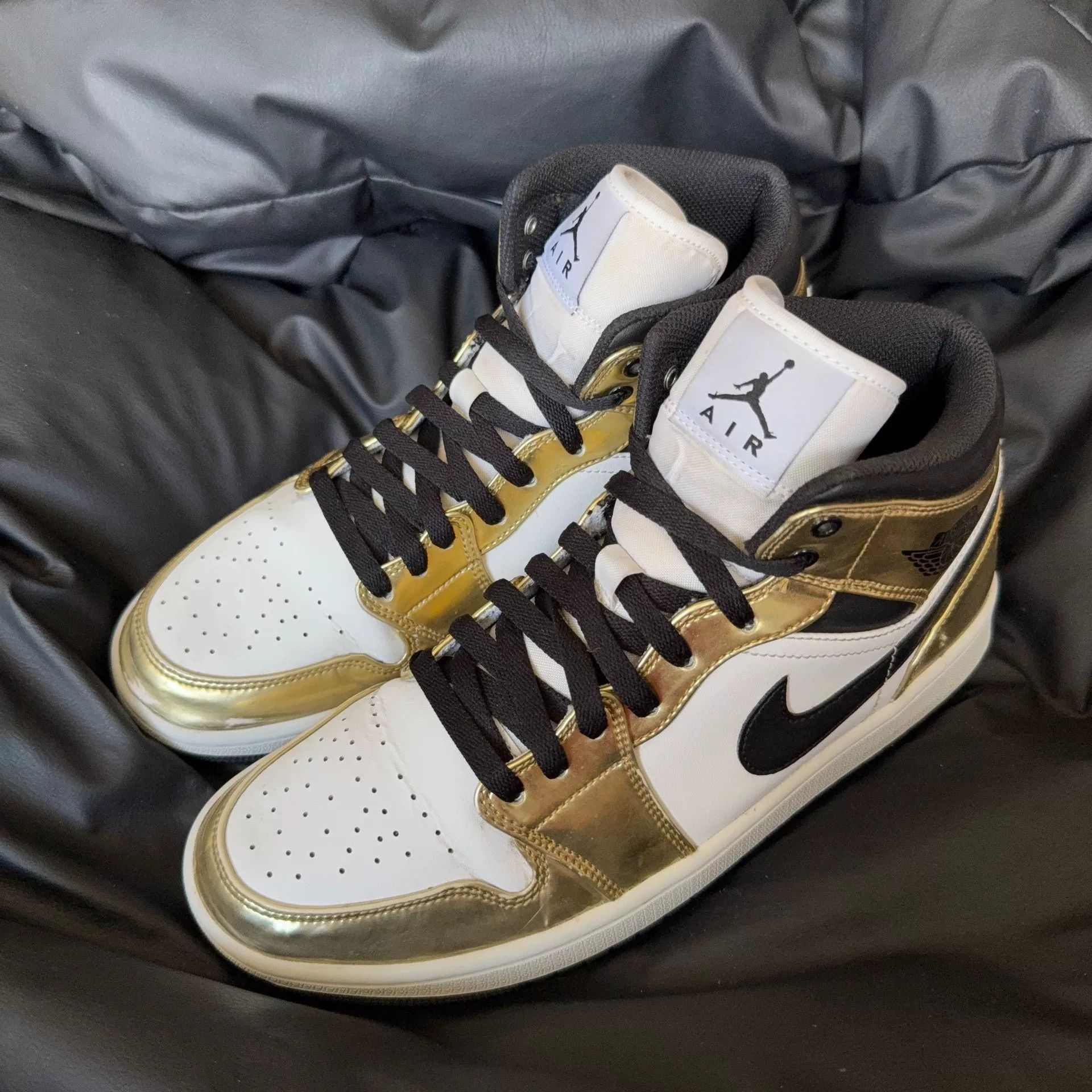 Nike Nike Gold Lowtop Sneakers 43 Men Size US 10 / EU 43 - 1 Thumbnail
