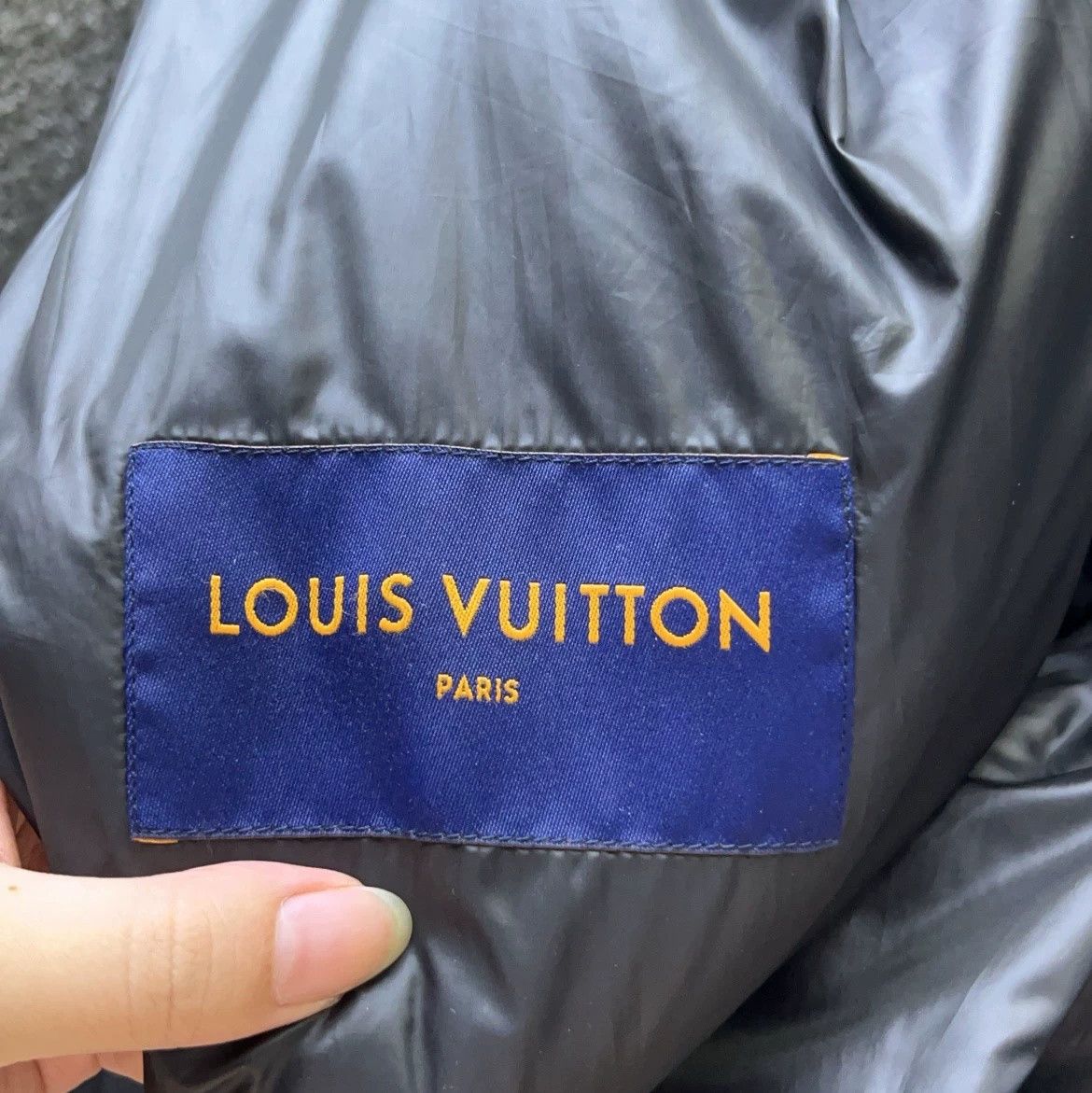 Louis Vuitton Louis Vuitton Black Logo Embossed Hooded Jacket Size US M / EU 48-50 / 2 - 9 Thumbnail