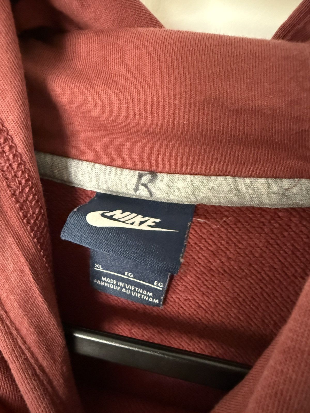 Nike Nike Embroidered Logo Hoodie Red XL Size US XL / EU 56 / 4 - 4 Thumbnail