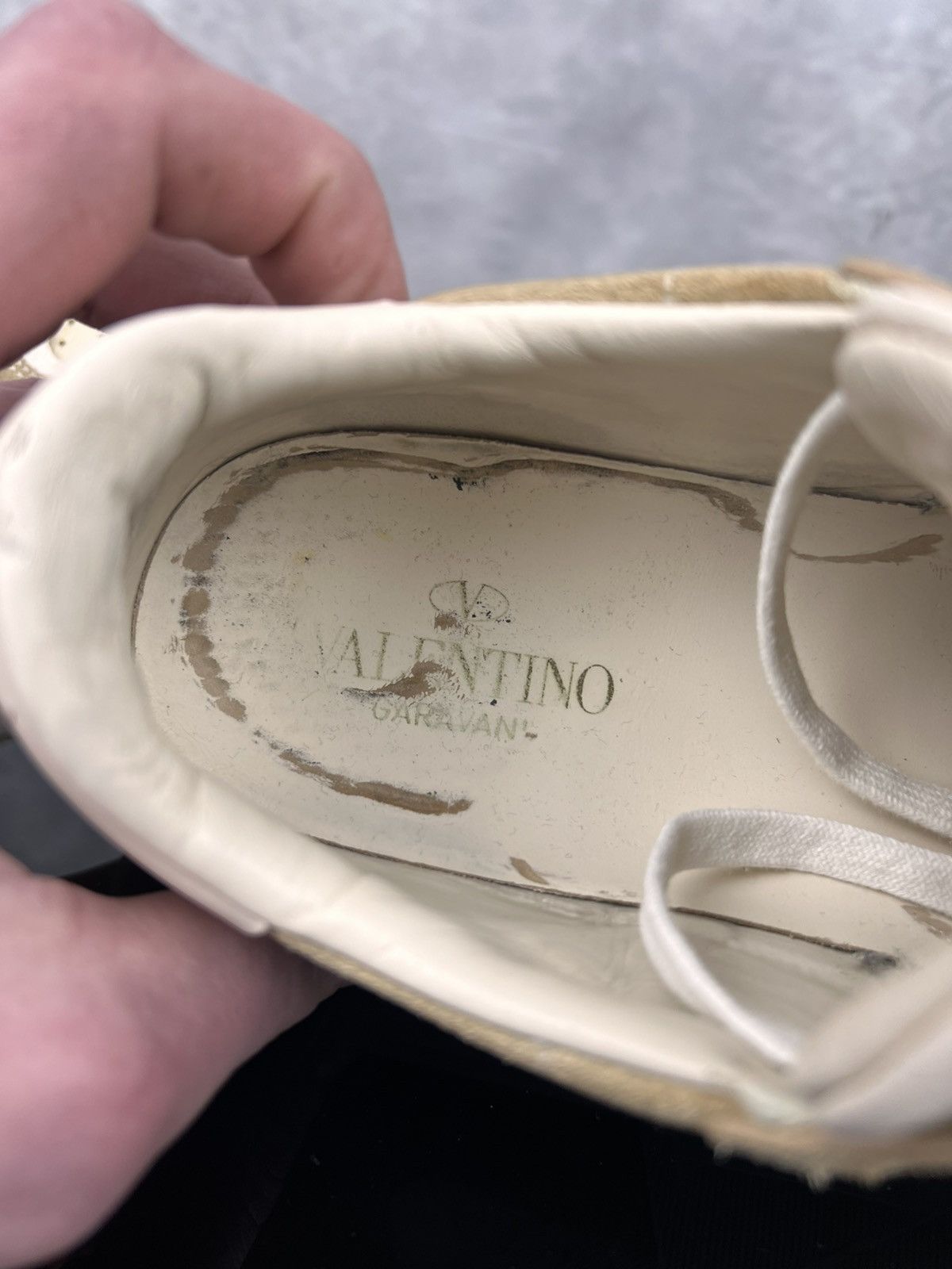 Valentino Valentino Garavani Leather Low-Top Sneakers Beige | Size 40 Size US 7 / EU 40 - 14 Thumbnail