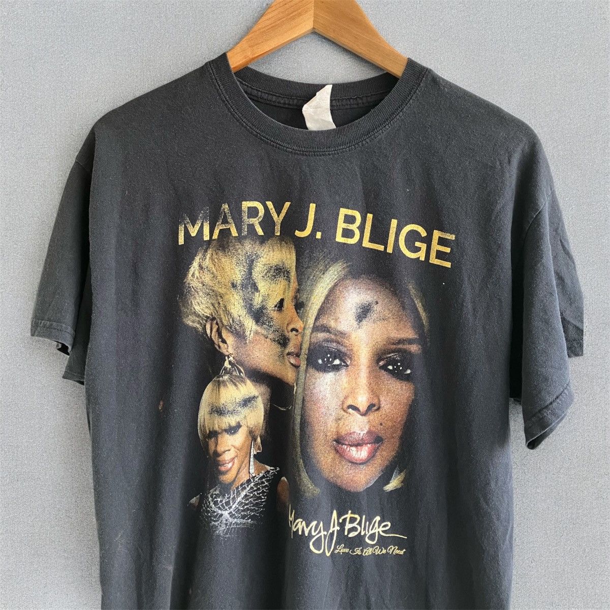 Gildan Mary J. Blige Love is all we need Tour w Nas Rap Tee 2019 Size US L / EU 52-54 / 3 - 1 Thumbnail
