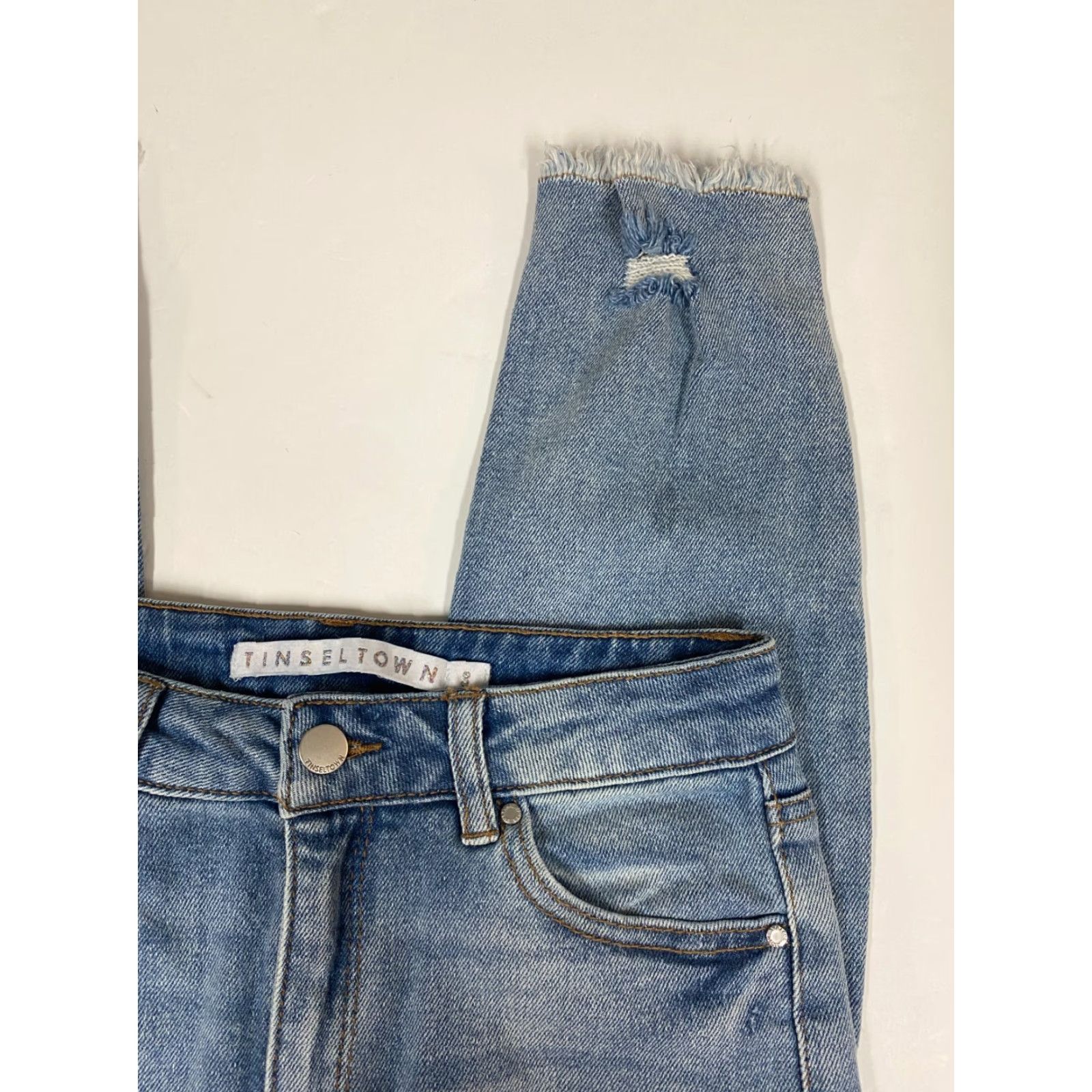 Vintage Tinseltown Womens Jeans 3 blue skinny light Blue Denim Zip Pockets Slim 28in 24in Inseam Regular Designer Size 26" / US 2 / IT 38 - 2 Thumbnail