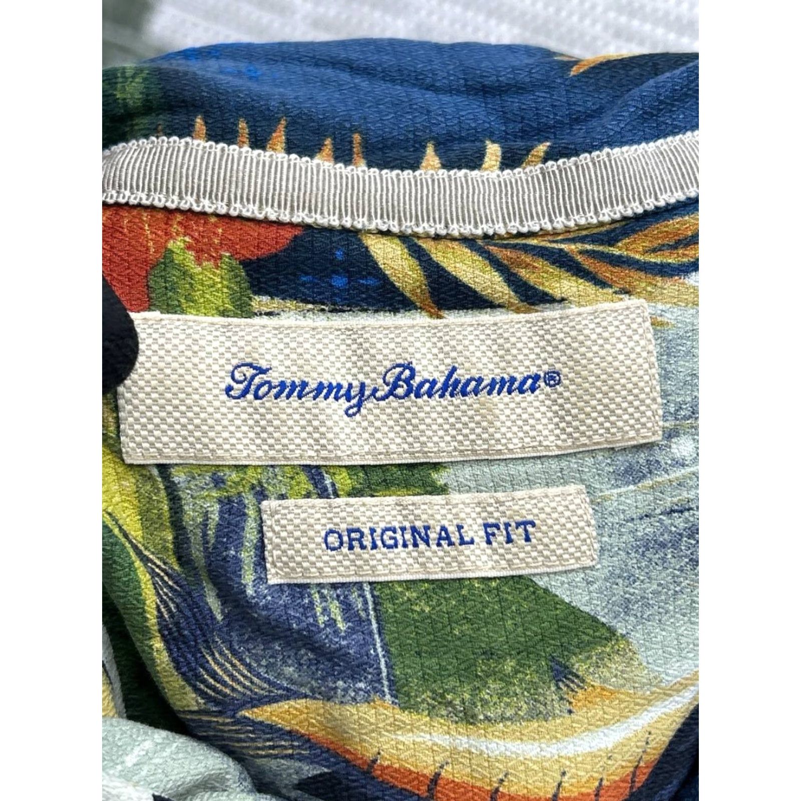 Tommy Bahama Tommy Bahama Shirt Mens L Multicolor Christmas Hawaiian Holiday Button-Up Shirt Size US L / EU 52-54 / 3 - 4 Thumbnail