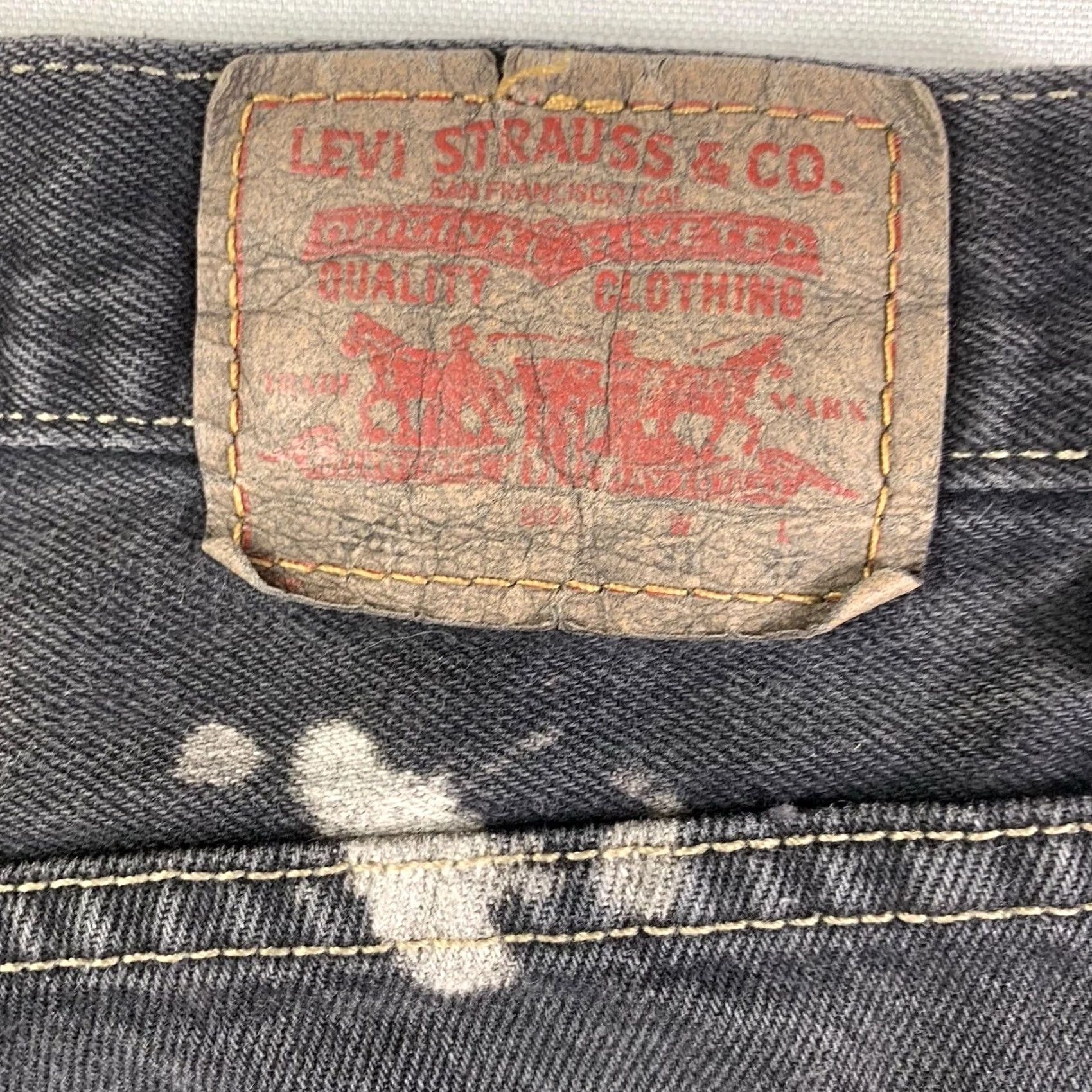 Levi's vtg Levis Cut off Shorts Womens 33W Black Distressed Loose Straight Bleach Booty Size 24" / US 00 / IT 34 - 7 Thumbnail
