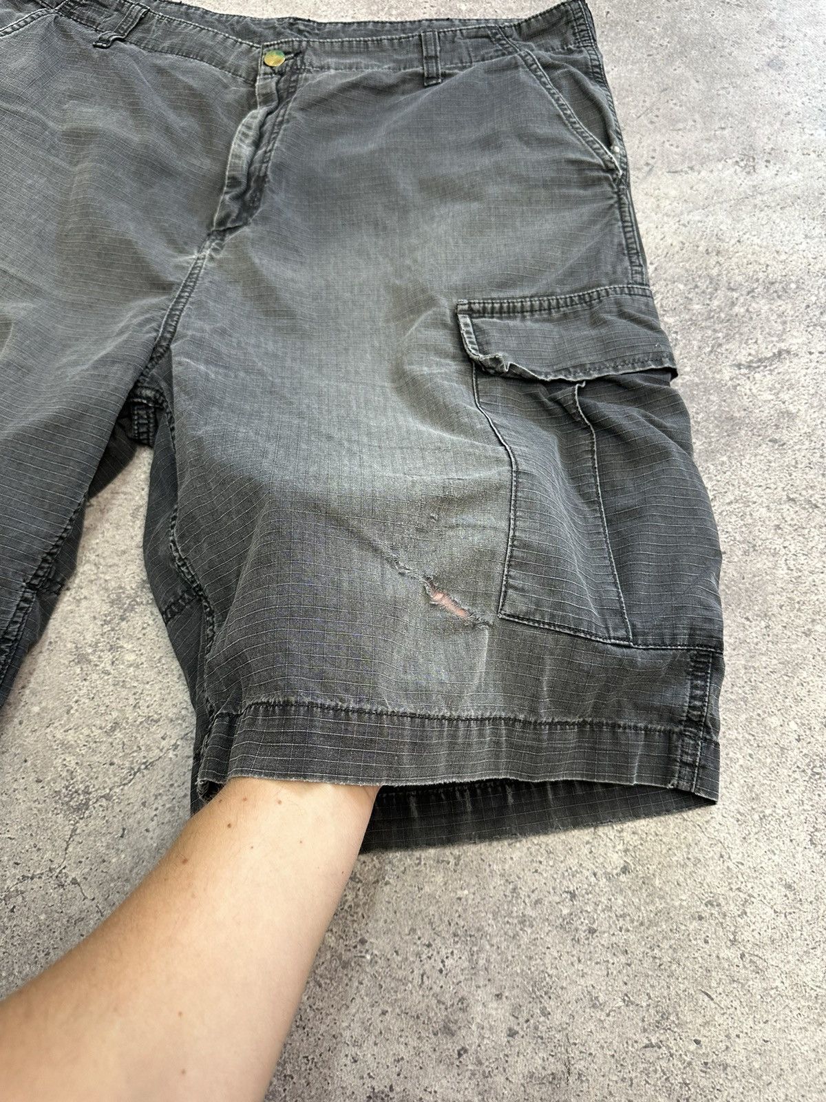 Carhartt × Carhartt Wip × Vintage Vintage Carhartt Cargo Shorts Gray Distressed Y2K Faded Size US 36 / EU 52 - 5 Thumbnail